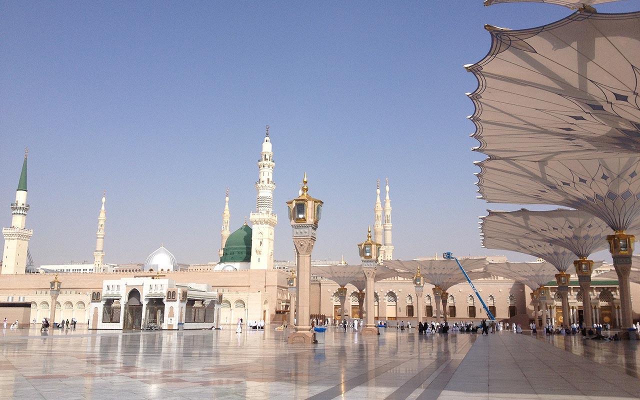 Mosque Nabawi Sunrise Stock Photos - Free & Royalty-Free Stock Photos from  Dreamstime