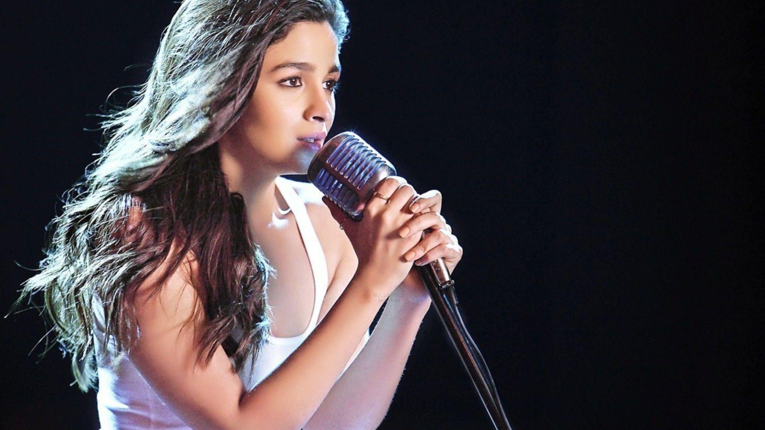 Alia Bhatt Look Mobile Free Download Background Picture