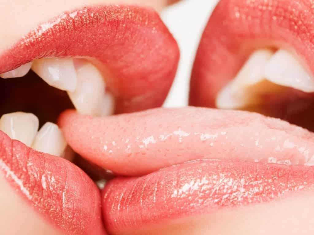 Free Download Happy Kiss Day HD Wallpaper for Kiss Day 2018