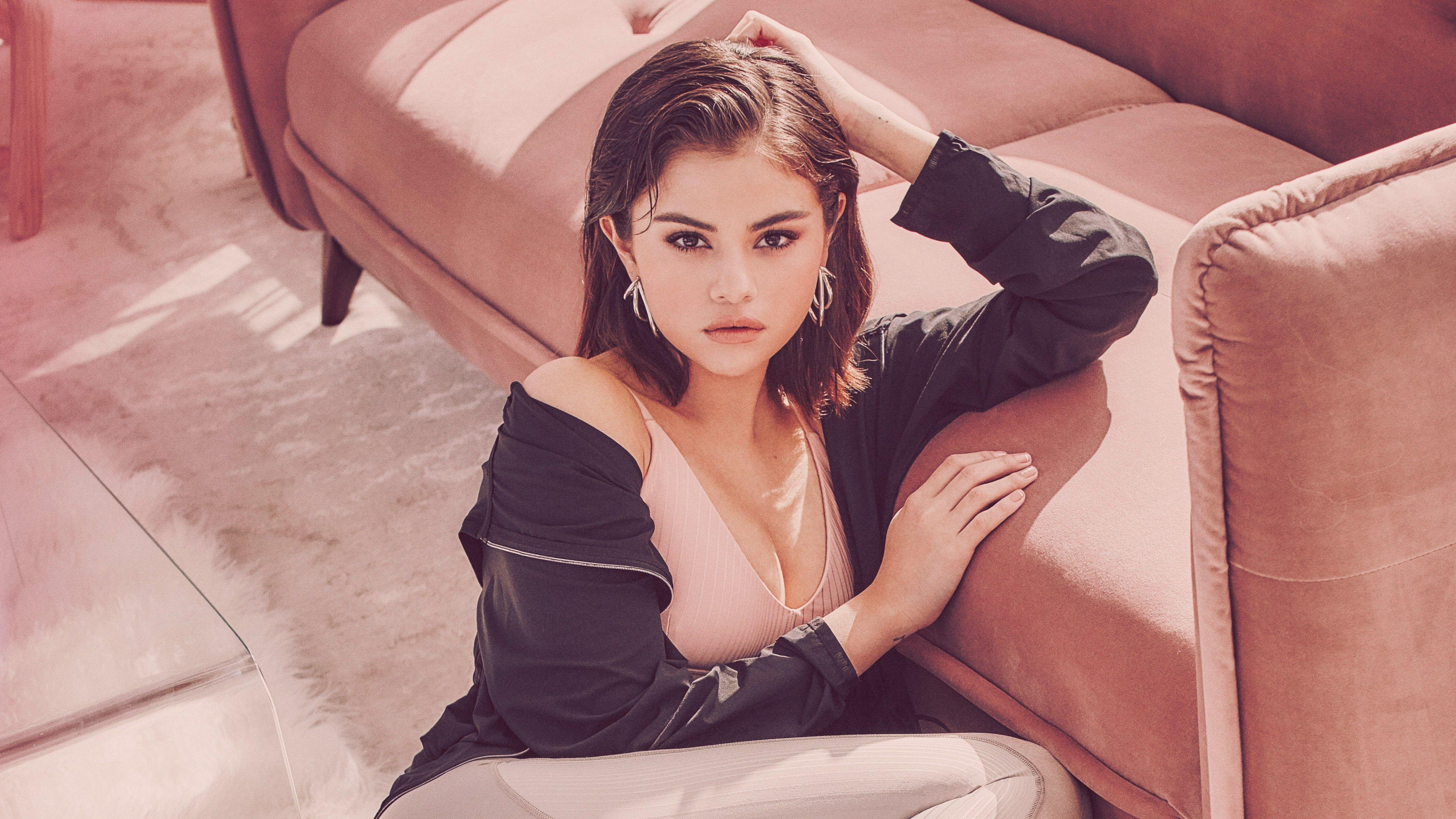 Selena Gomez Wallpaper