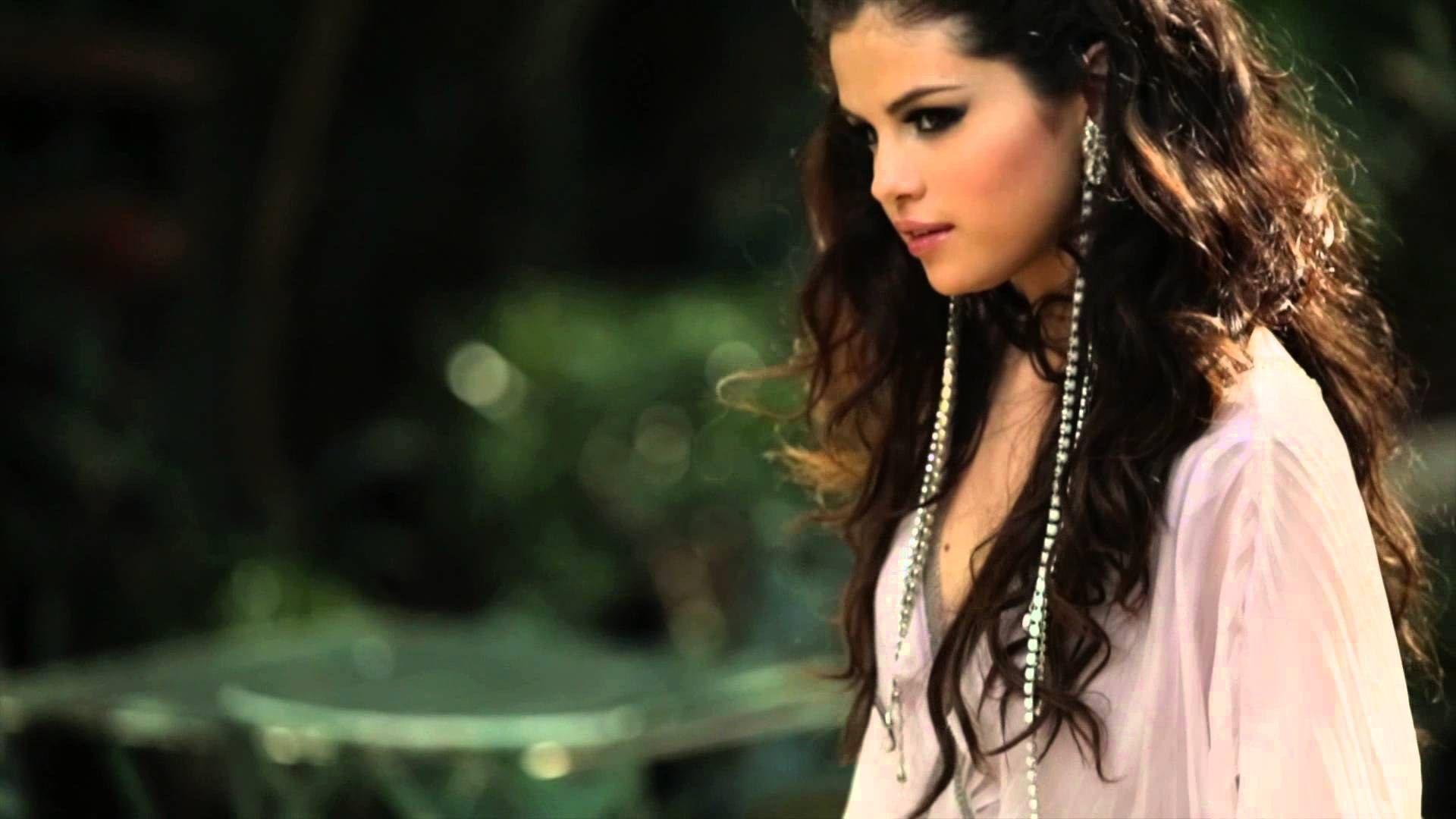 Selena Gomez Wallpaper