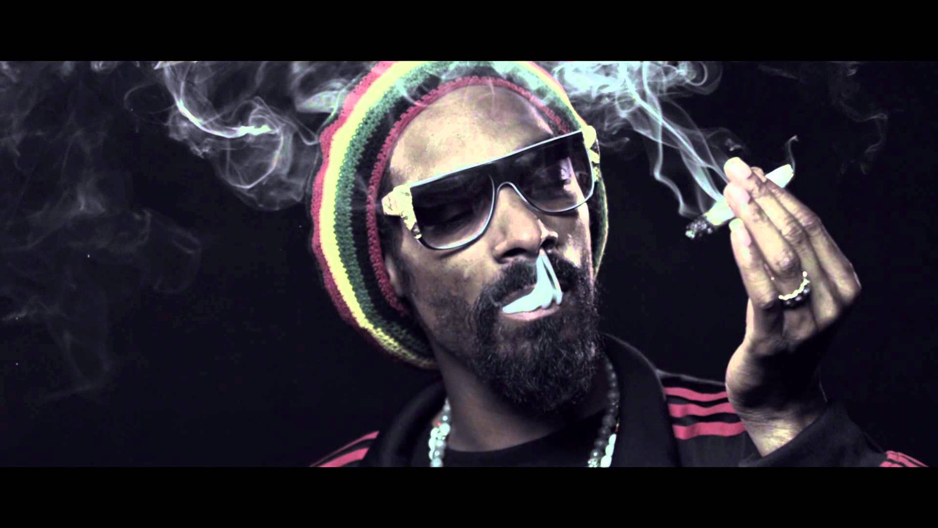 Snoop Dogg & Wiz Khalifa French Inhale