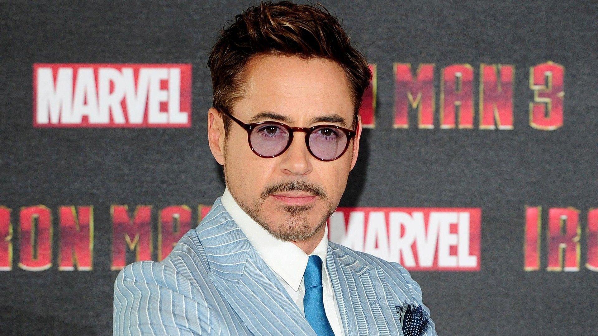 Handsome and Dashing Look of Robert Downey Jr in Goggles HD