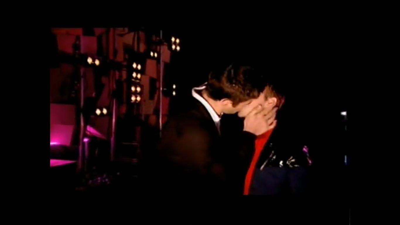 Gay Celebrity Kisses image Steve Jones and Jake Shears HD wallpaper