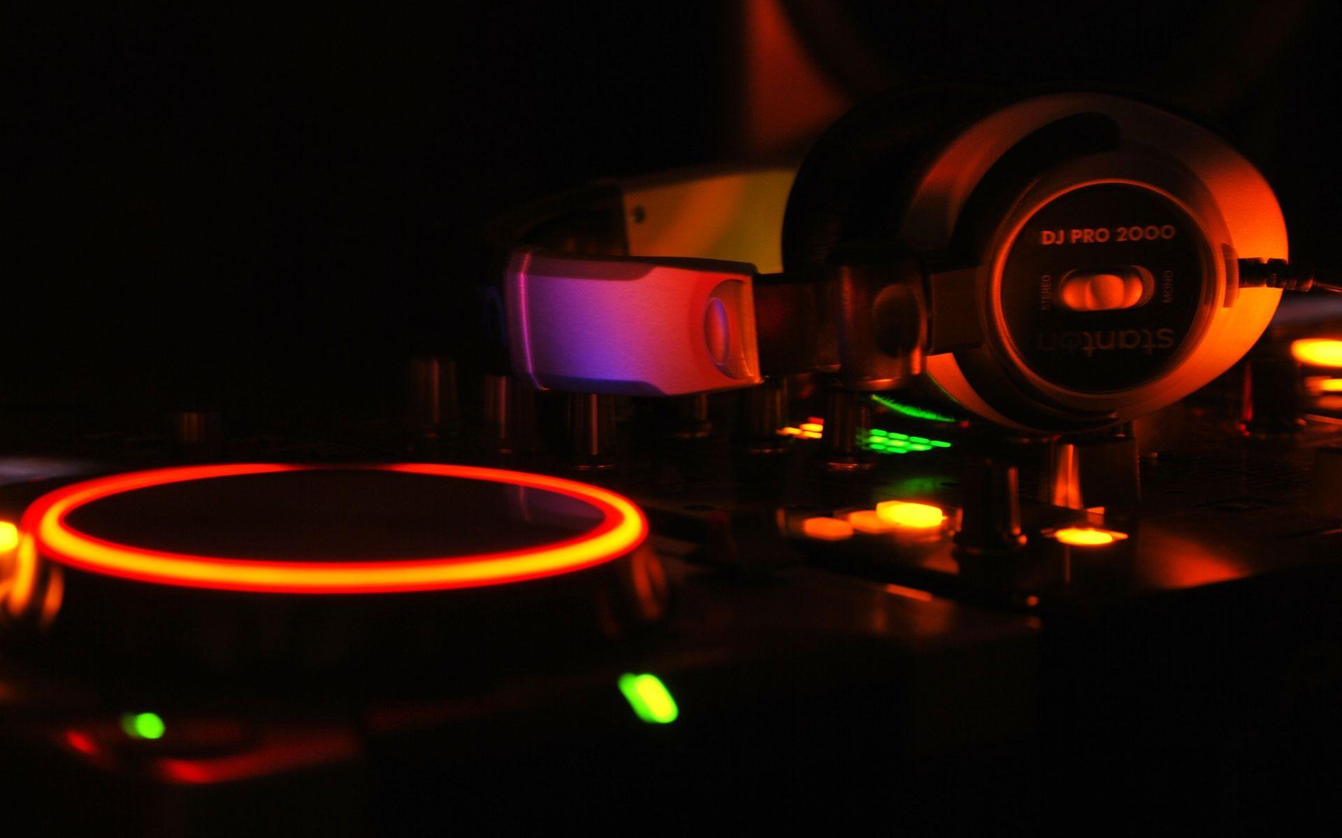 DJ Mixer Desktop Wallpaper 13874