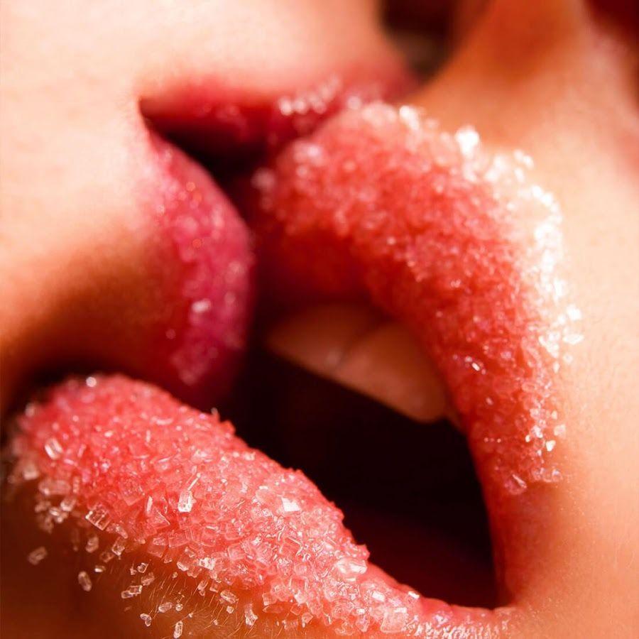 Download Lip sugar sweet smooch day wallpaper