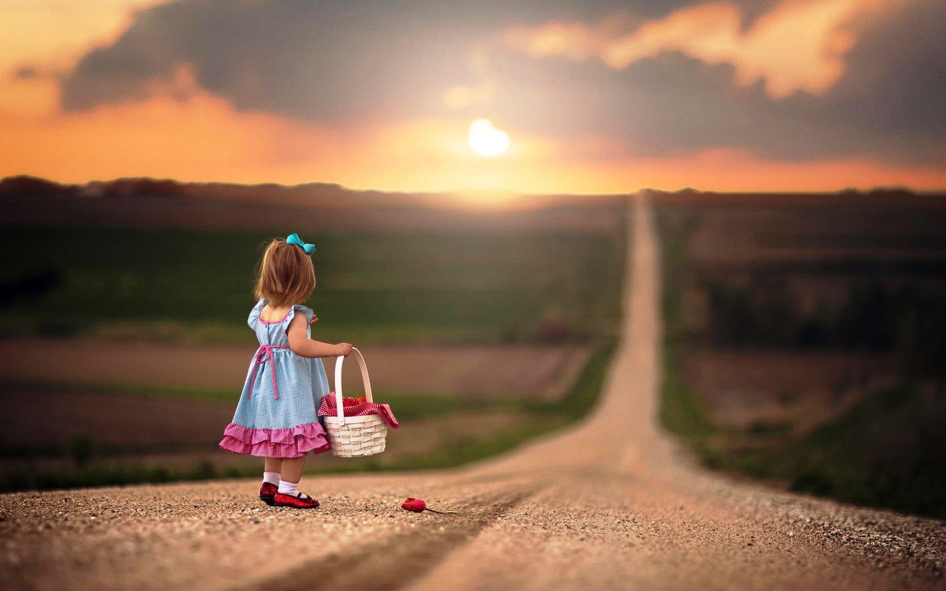 Very small girl on the lonely road latest HD wallpaper HD