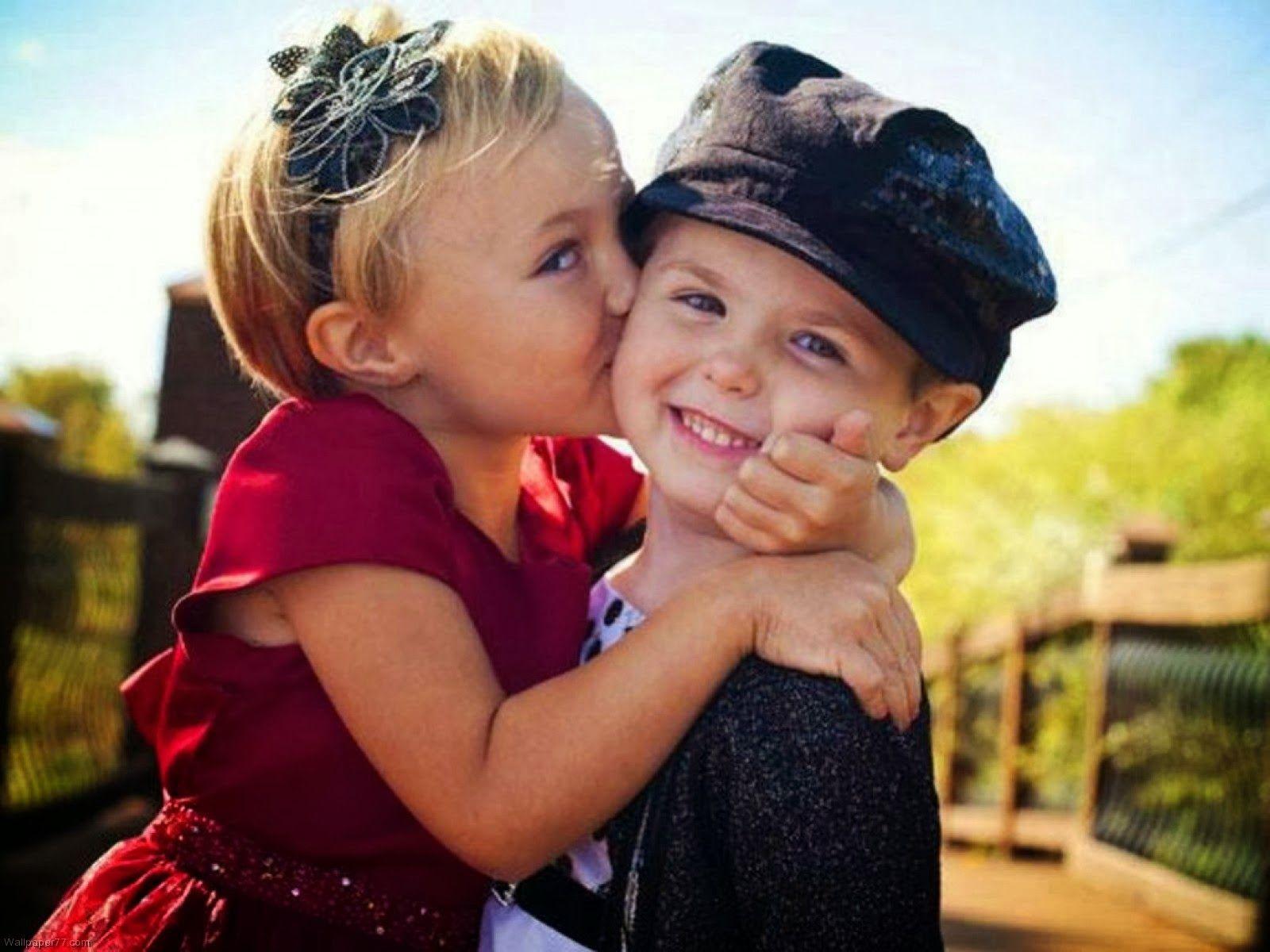 Beautiful Love Couple Kiss Picture Full HD Wallpaper ou can make