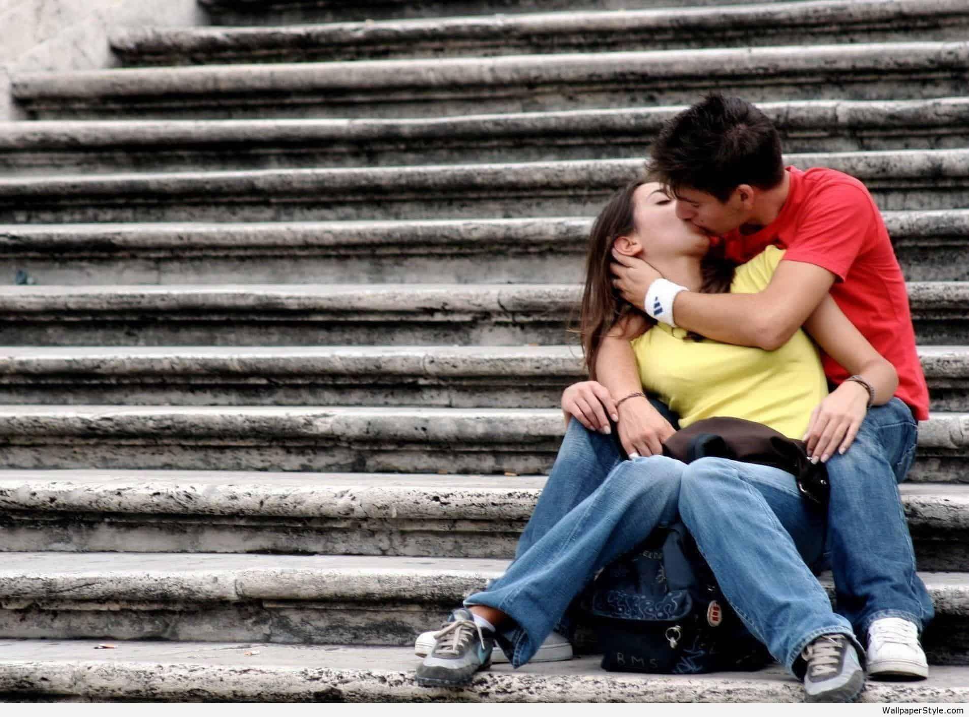 Wallpaper Love Kiss /wallpaper Love