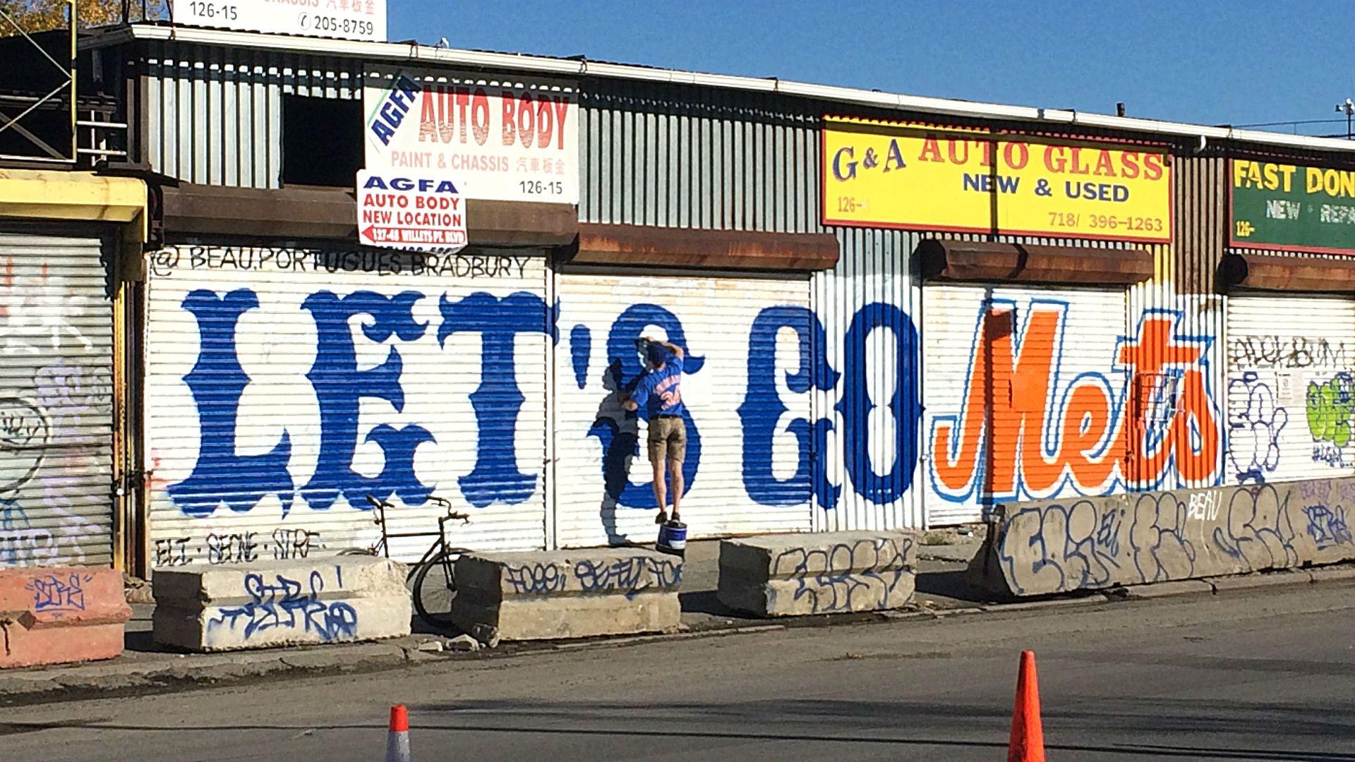 World Series 2015: Mets fan paints mural on notorious chop shops