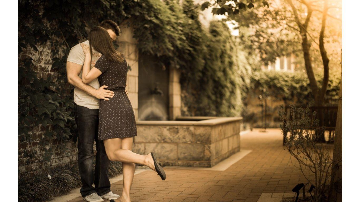 Kissing Wallpaper HD 1366×768 Love Kiss Image Wallpaper 48
