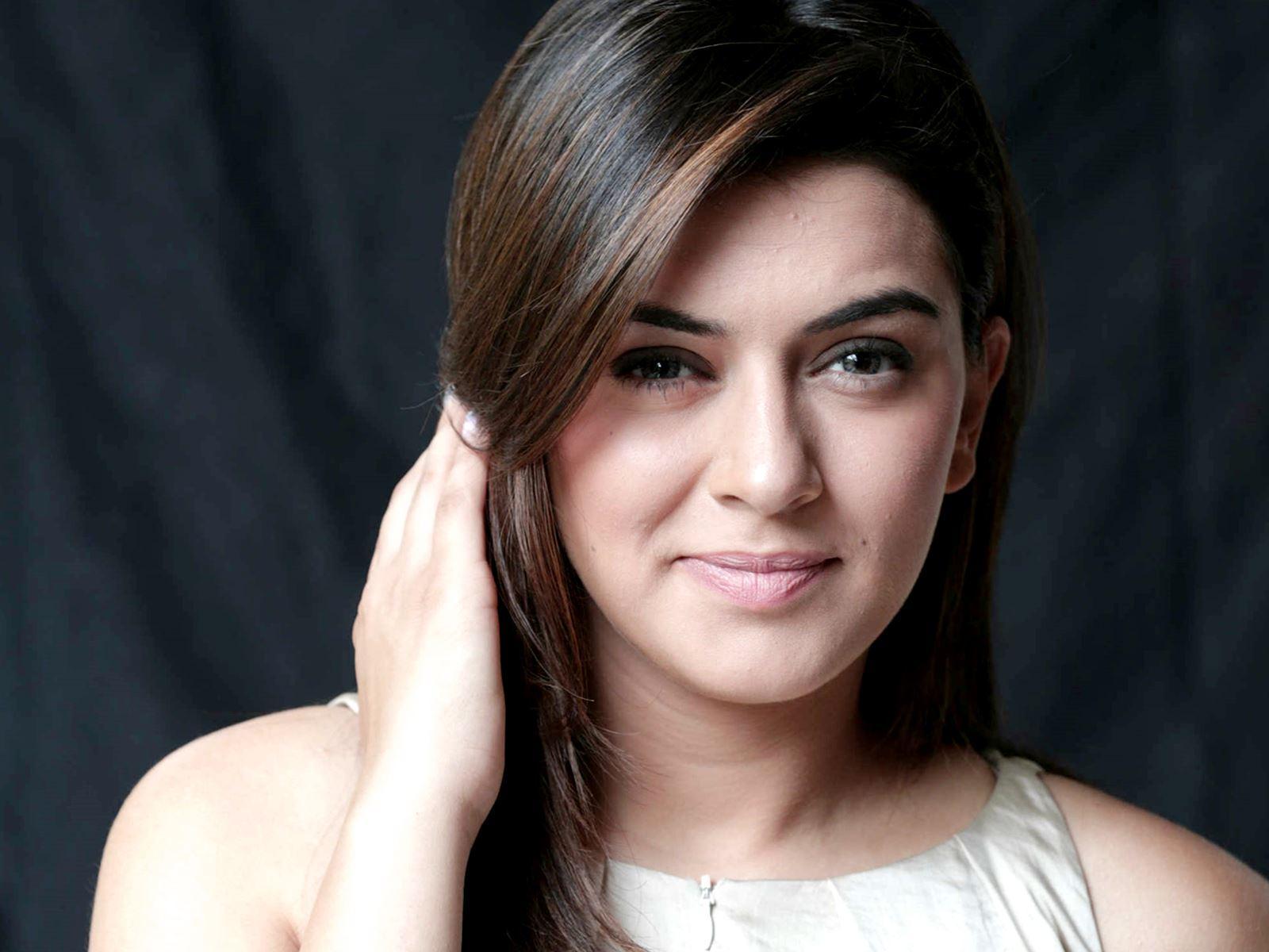 Beautiful Actress Hansika Motwani Wallpaper. Wallpaper Clicker