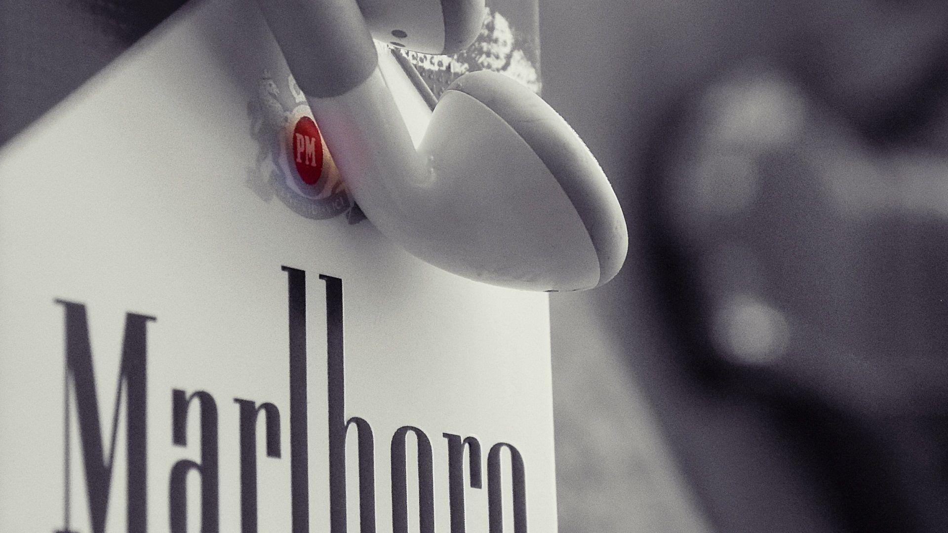 Download Wallpaper 1920x1080 marlboro, cigarettes, apple, headphones