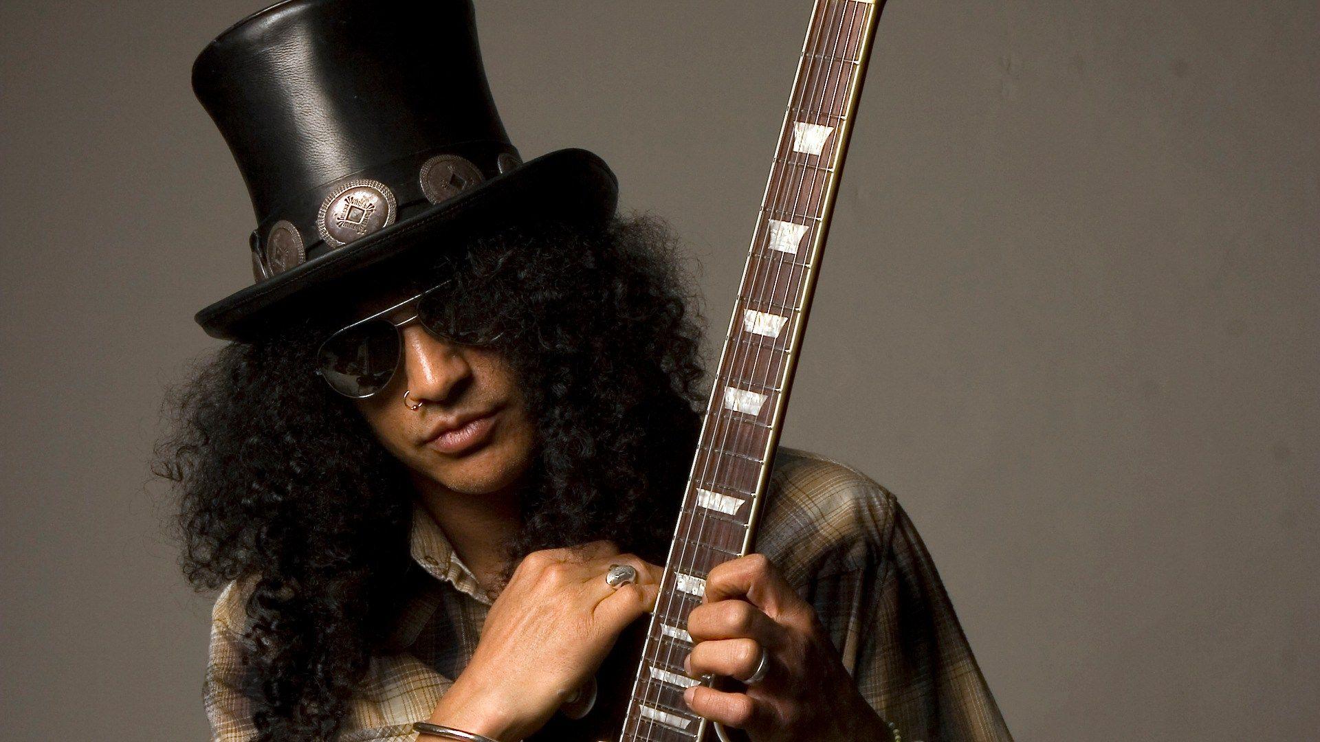 GUNS N' ROSES' Guitarist Slash Says He Once Got Crabs From A Fan