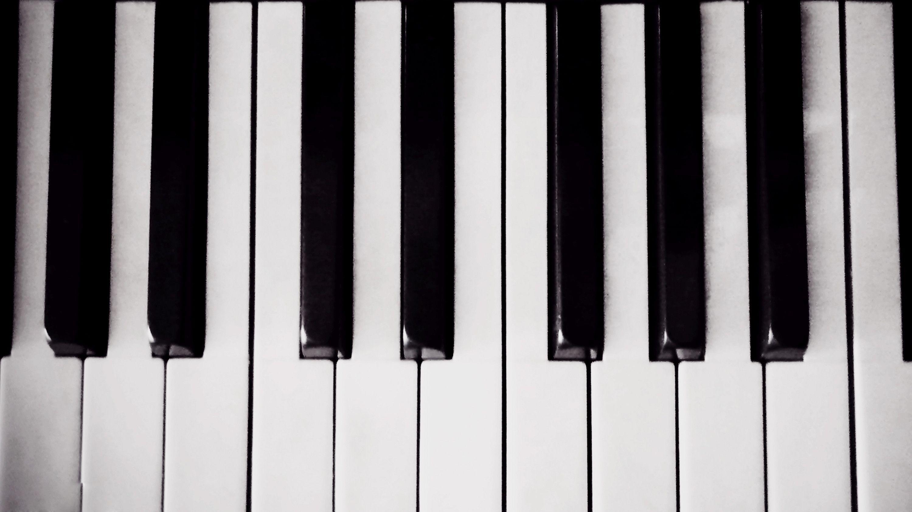 Photos Piano Wallpaper