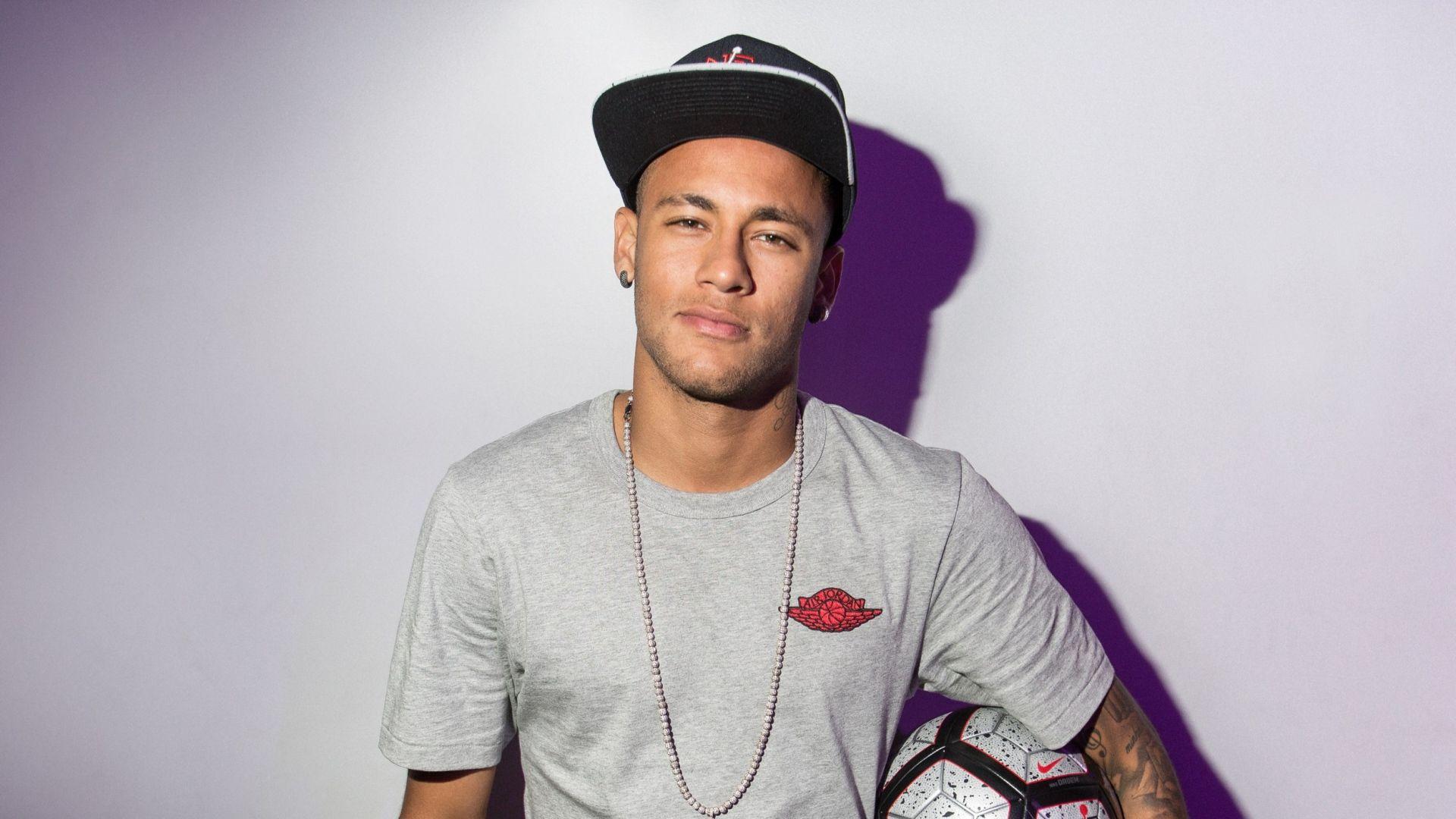 Neymar Stylish Football Player Wallpaper Wallpaper