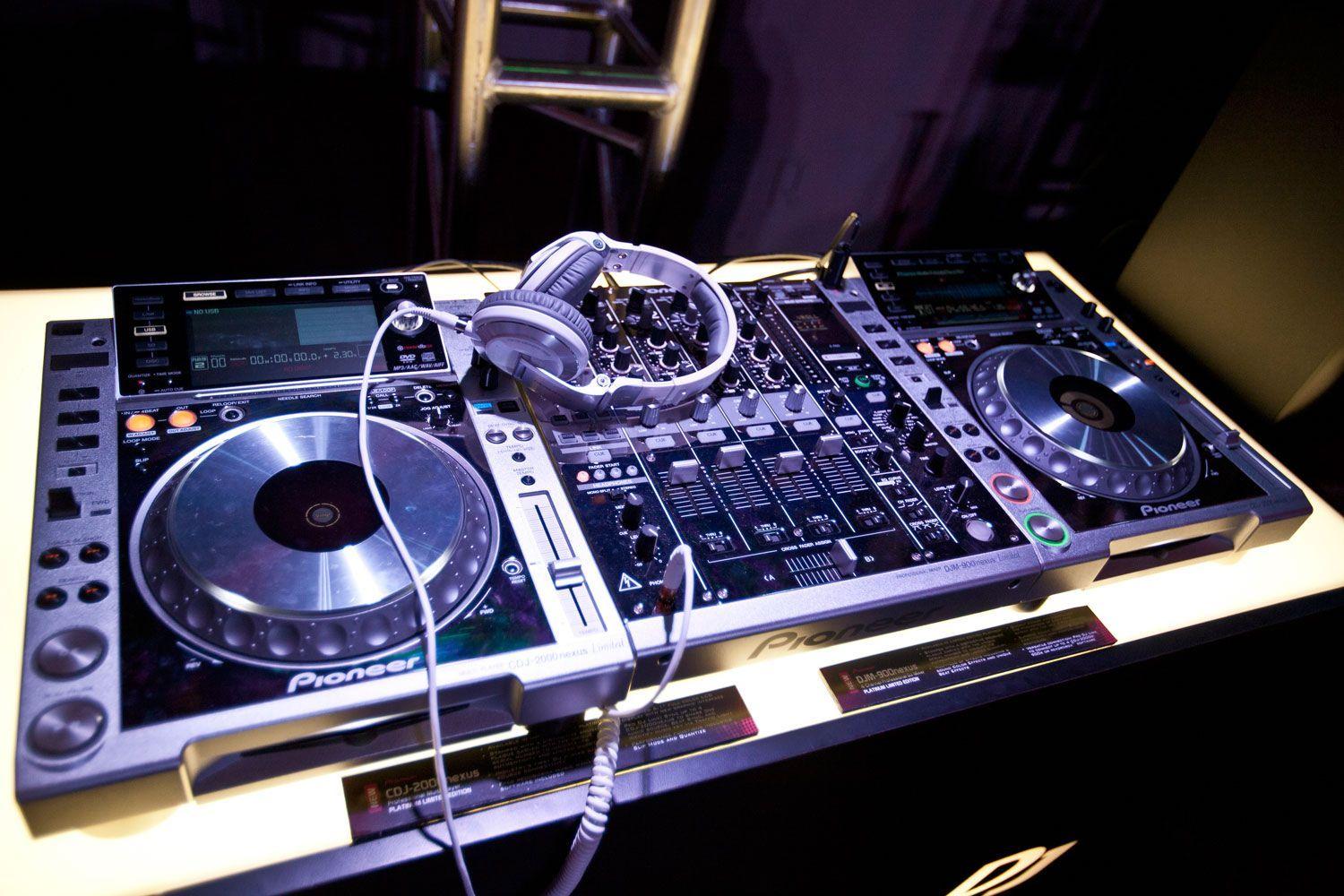 Pioneer DJ Wallpaper. Pioneer DJ Art Mix 2013 Mixing Booth Photo 2