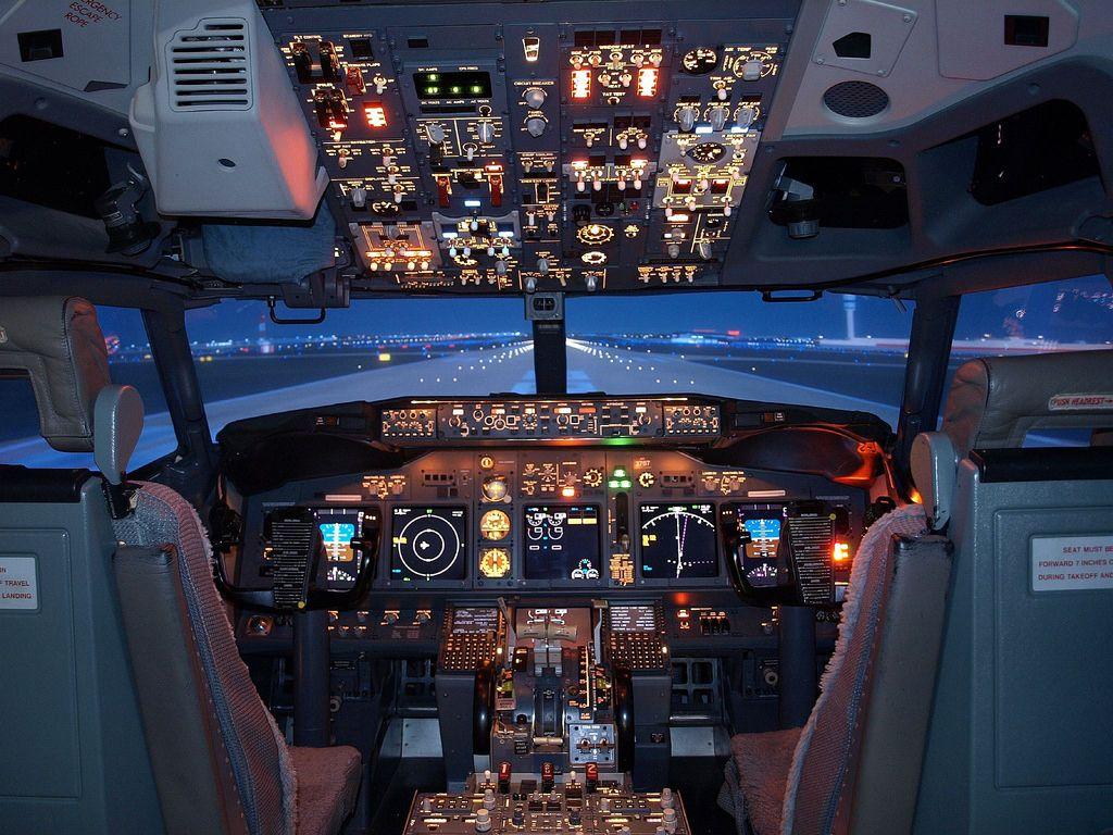 737 800 Cockpit Simulator. Boeing 737 800 Full Flight Simul