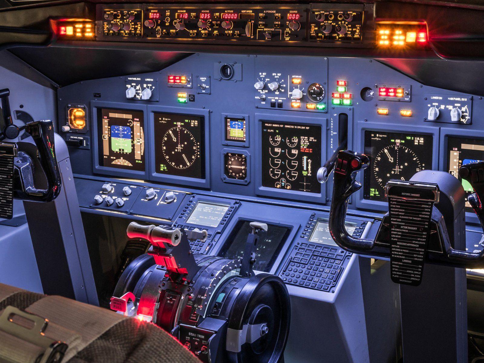 boeing 737 cockpit
