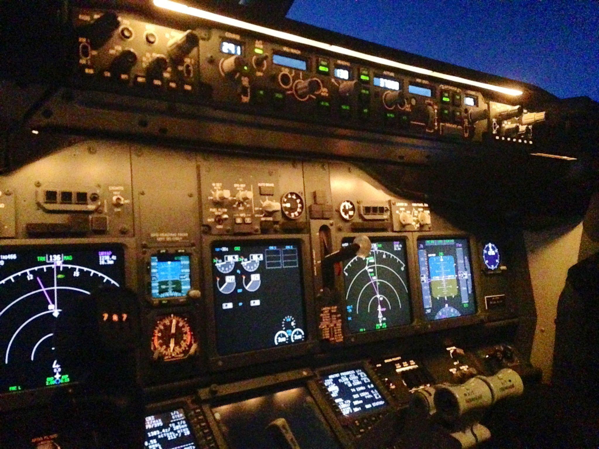 Boeing 777 200 Panel #Fly #Flight #Plane #Boeing #Sunrise