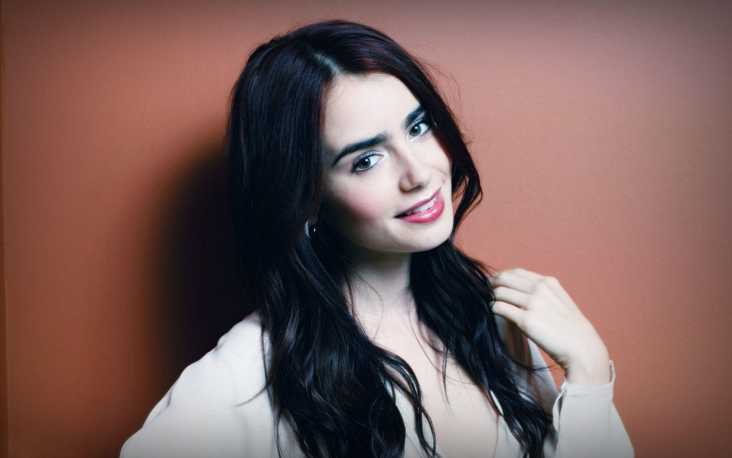 HD Background Lily Collins Actress Hollywood Smiling Face Wallpaper