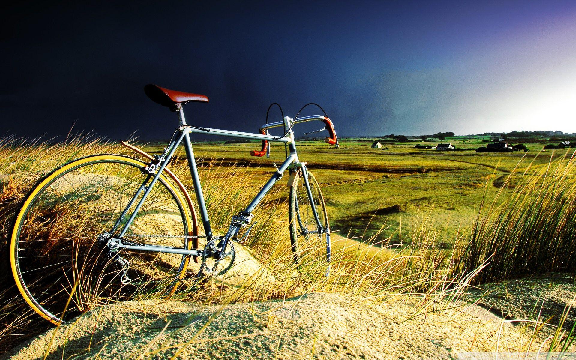 Vintage bicycle in the storm. ❤ 4K HD Desktop Wallpaper for 4K