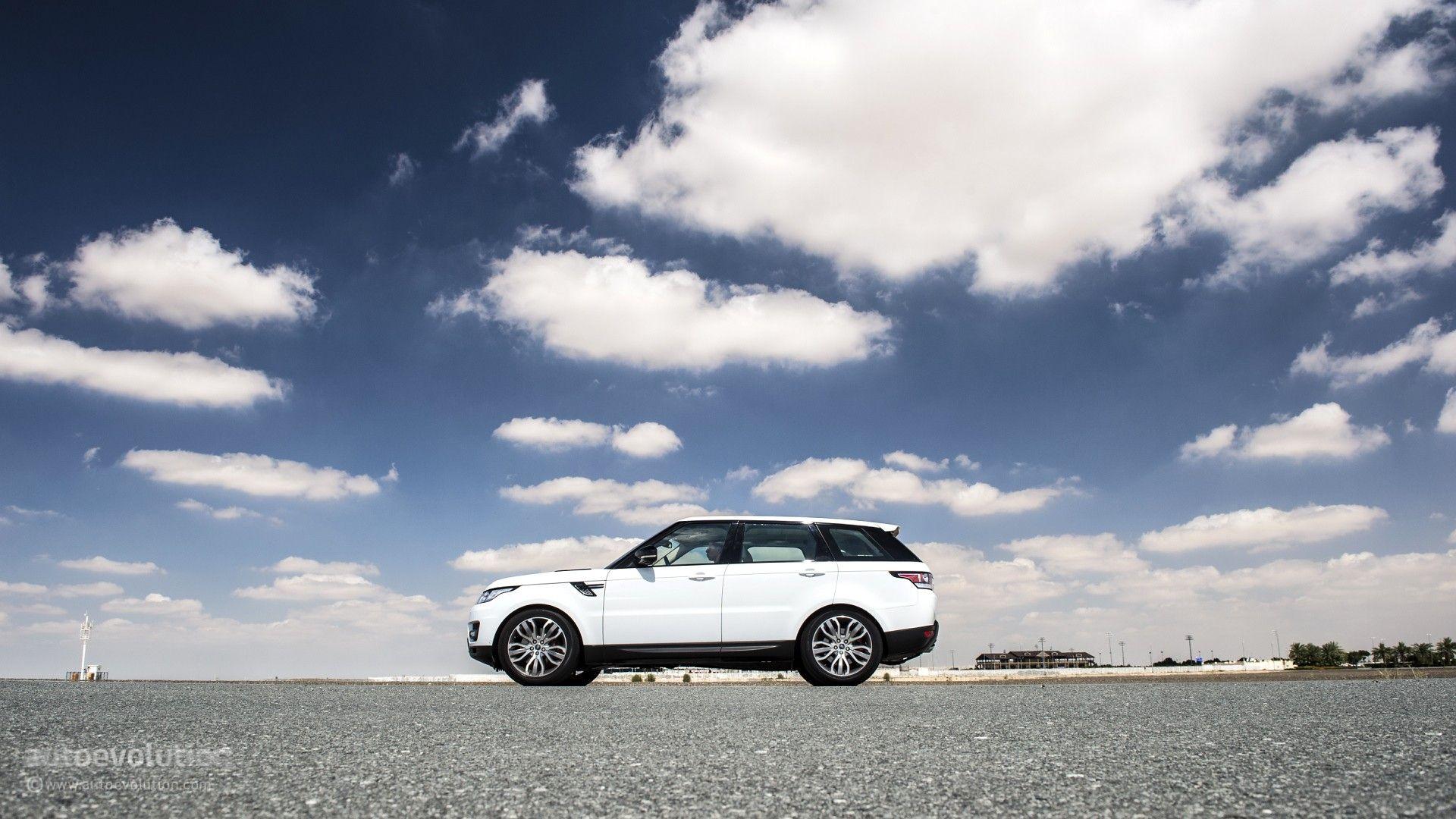 Range Rover Sport Supercharged in Dubai's Desert: HD Wallpaper
