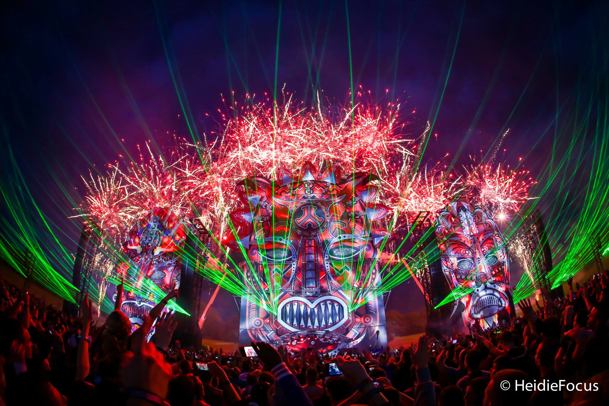 Eye candy: 40+ photos of beautiful EDM festival stage designs