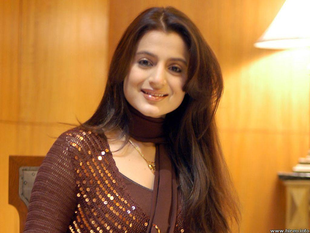 Top Indian Actress Amisha Patel HD Wallpaper Free Downloads
