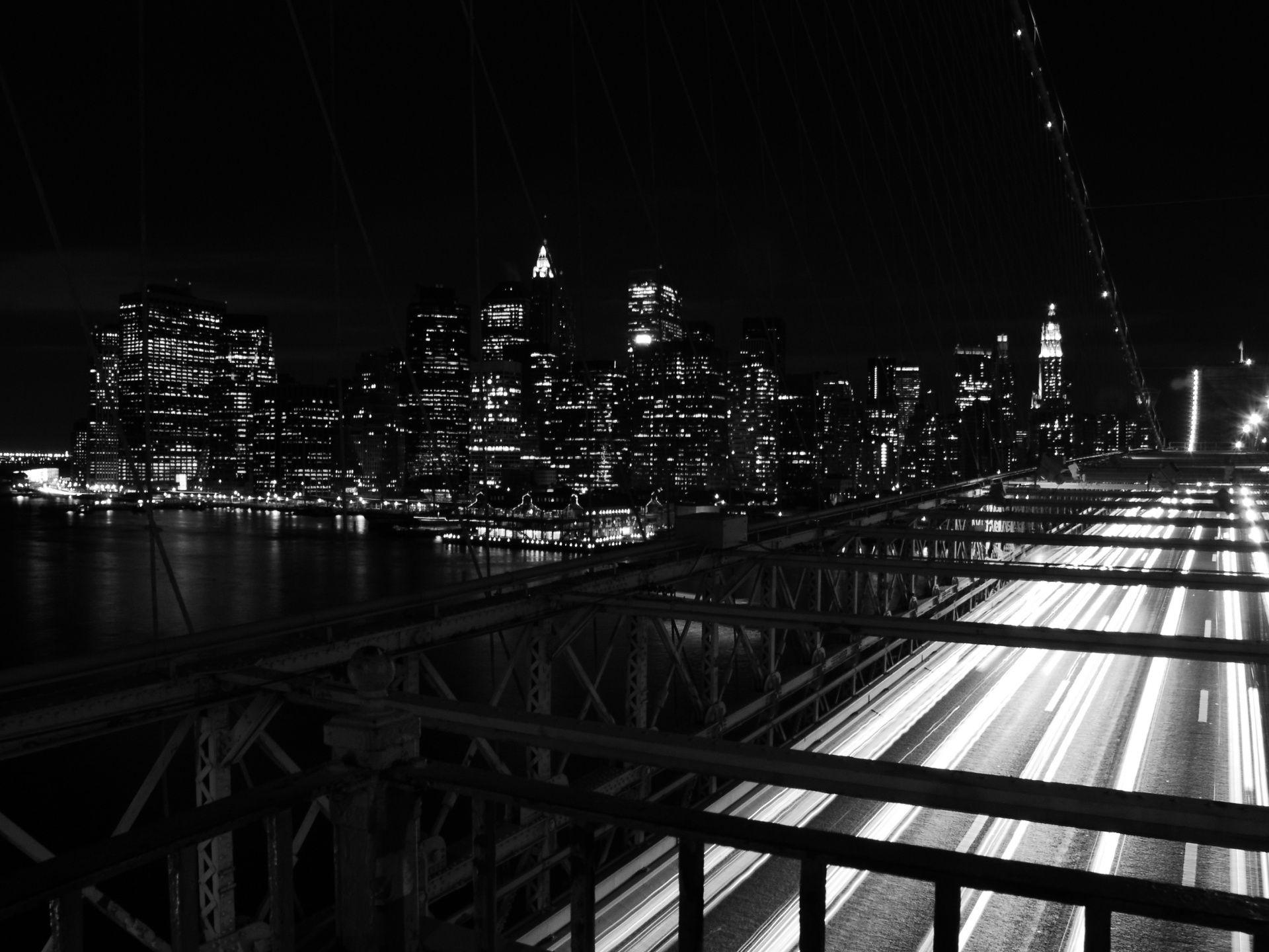 New York by night in black and white Wallpaperx1440