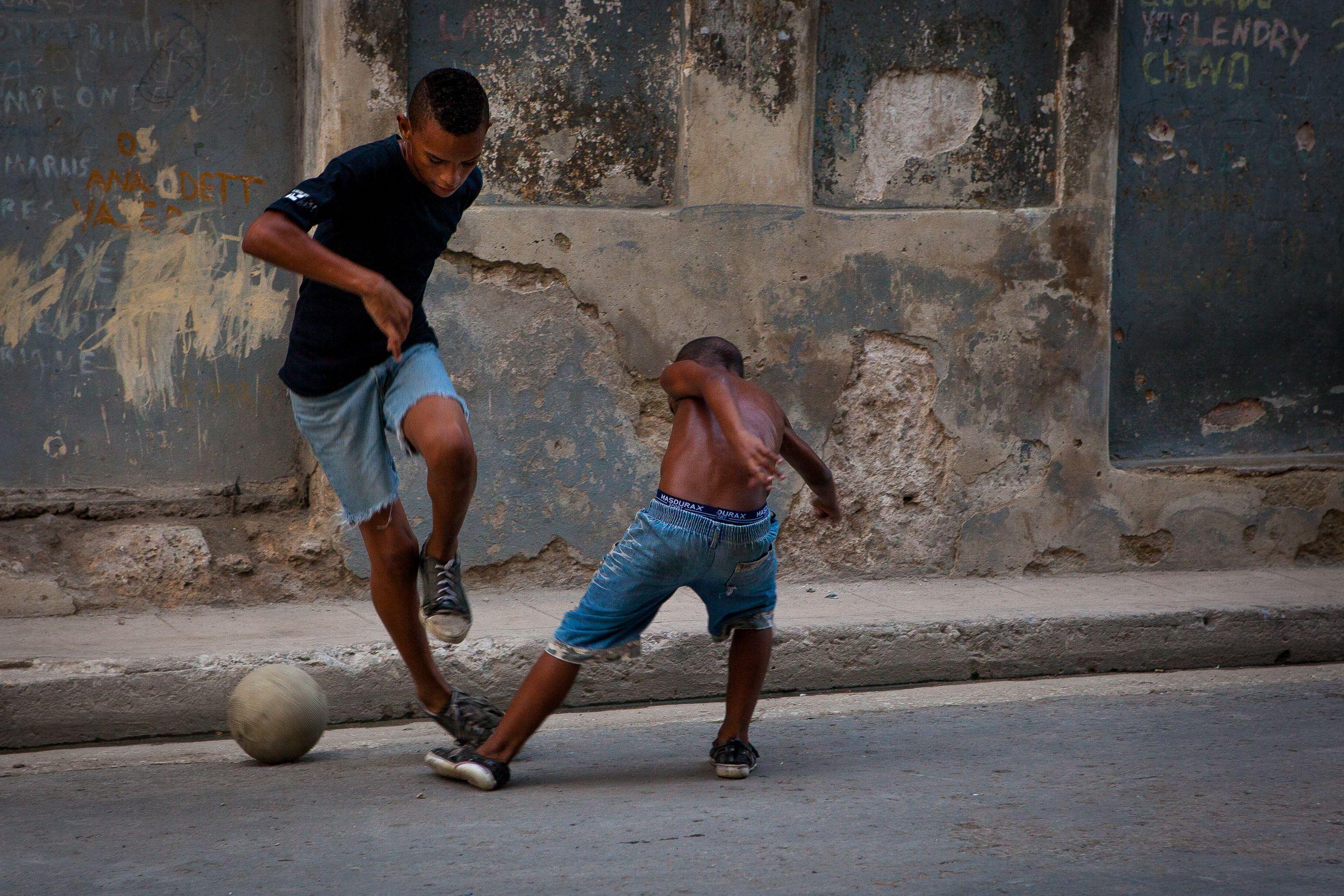 Wallpaper, street, boys, ball, photography, Havana, Cuba