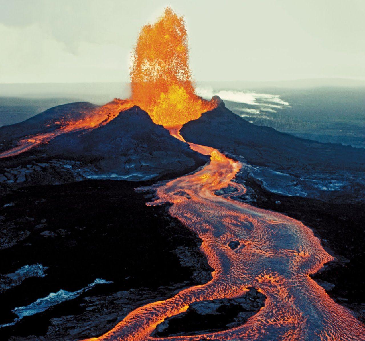 Fantastically Beautiful Eruption of the Mauna Loa Volcano, Hawaii