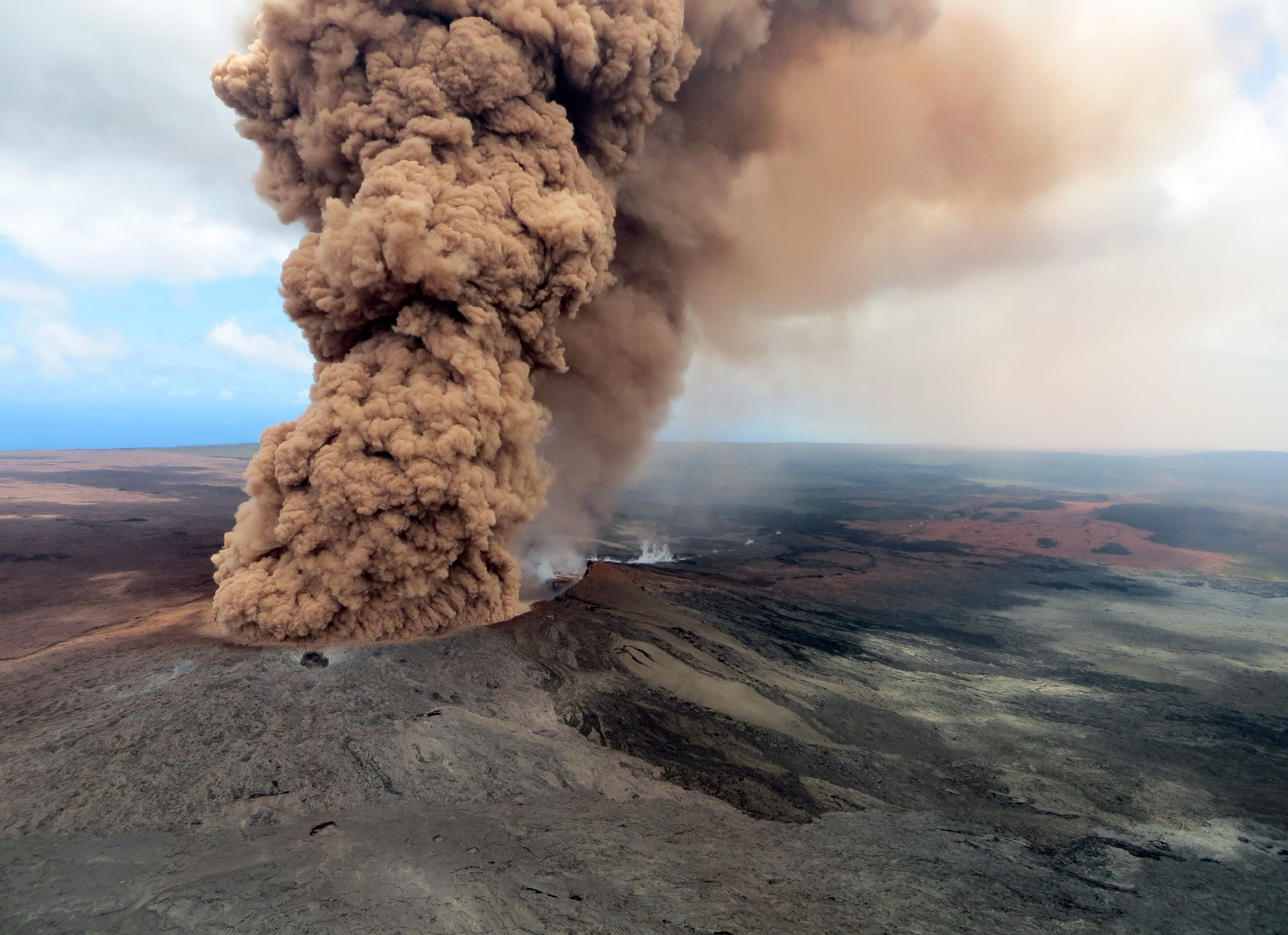 Hawaii Volcano Eruption Caught on Time Lapse Video