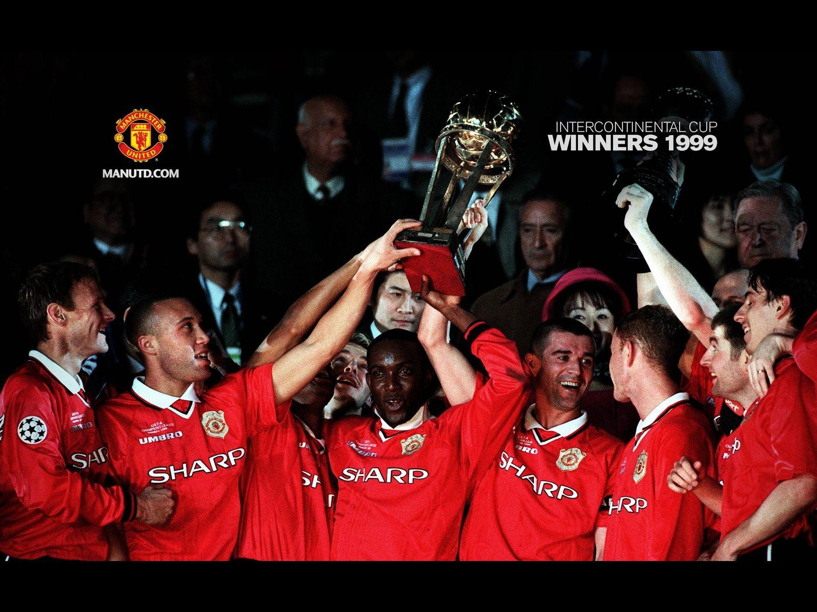 EXCLUSIVE WALLPAPER. MANCHESTER UNITED TRHOPIES. #united family