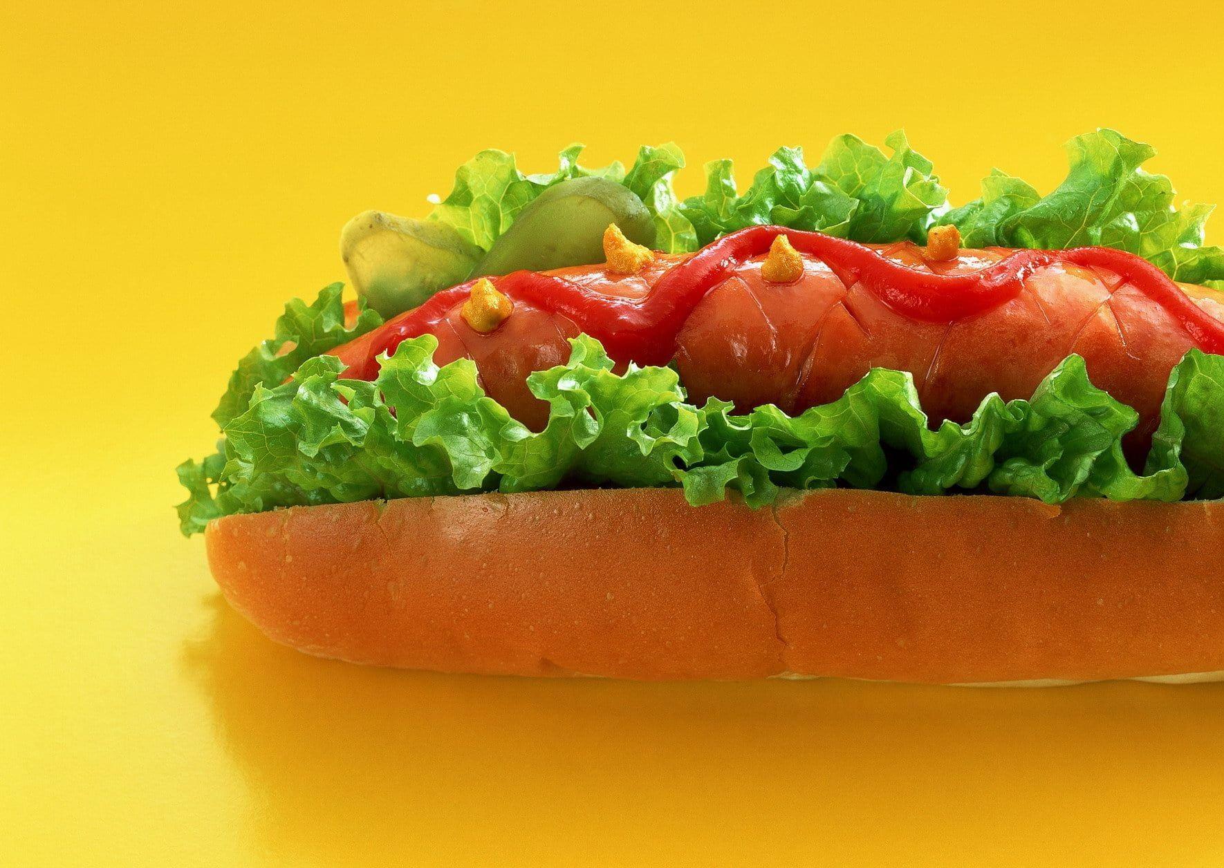 Hotdog sandwich with lettuce HD wallpaper