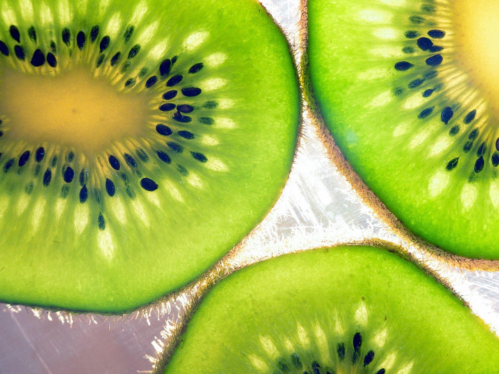 Free HD Fresh Kiwi Fruit Desktop Wallpaper