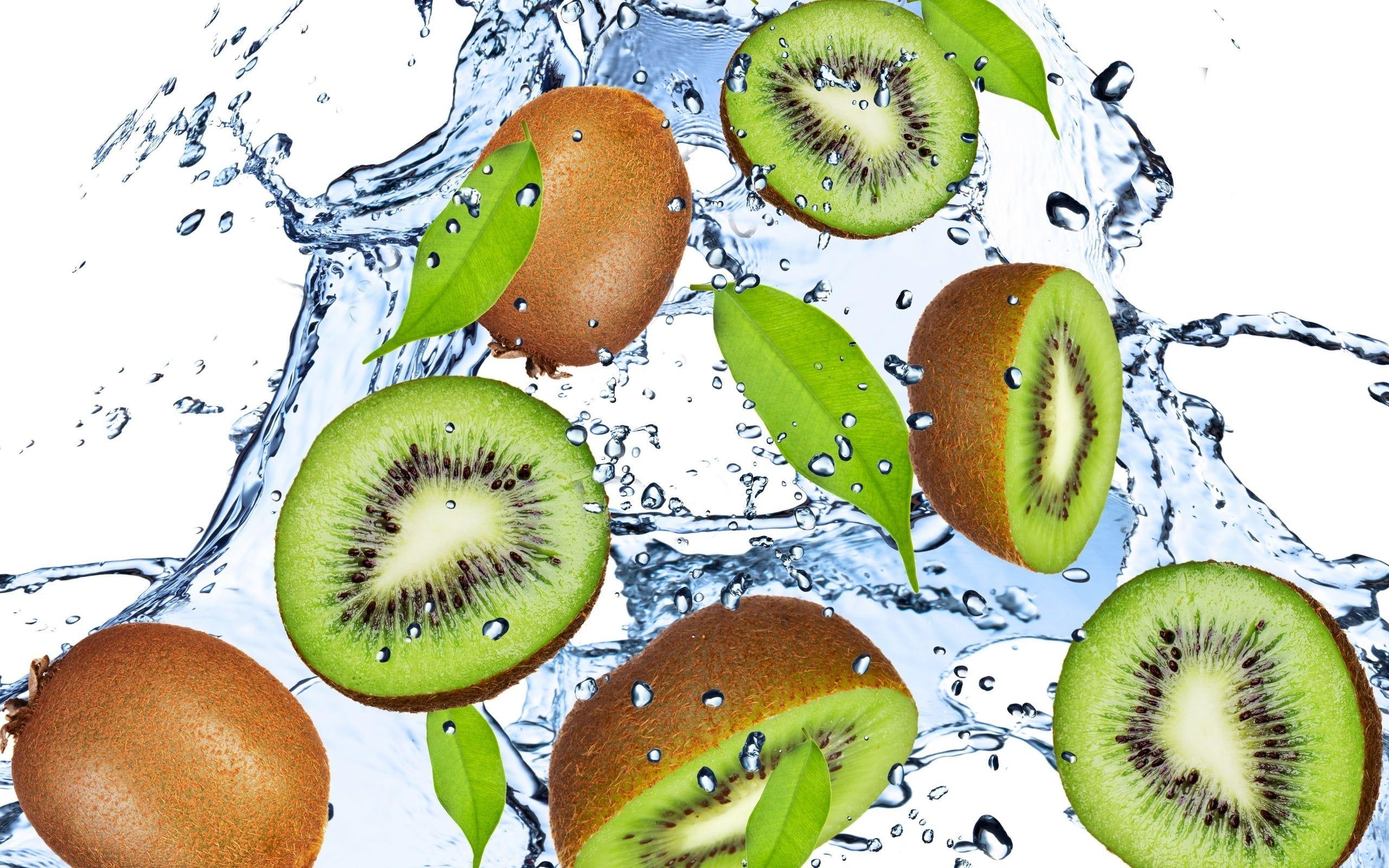 Kiwi fruit splashed with water HD wallpaper