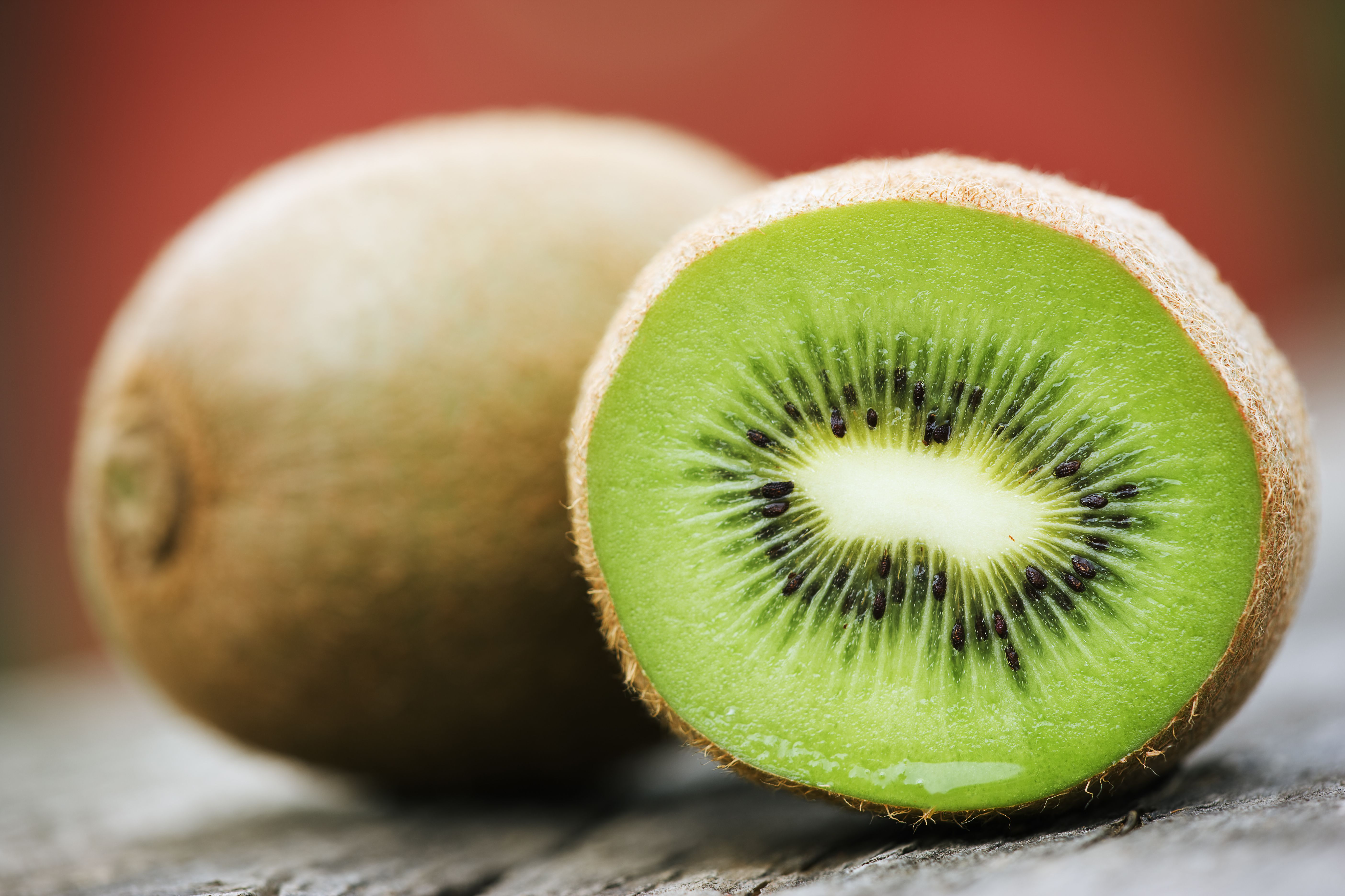 What Makes The Green Kiwifruit Different From The Golden Kiwifruit?