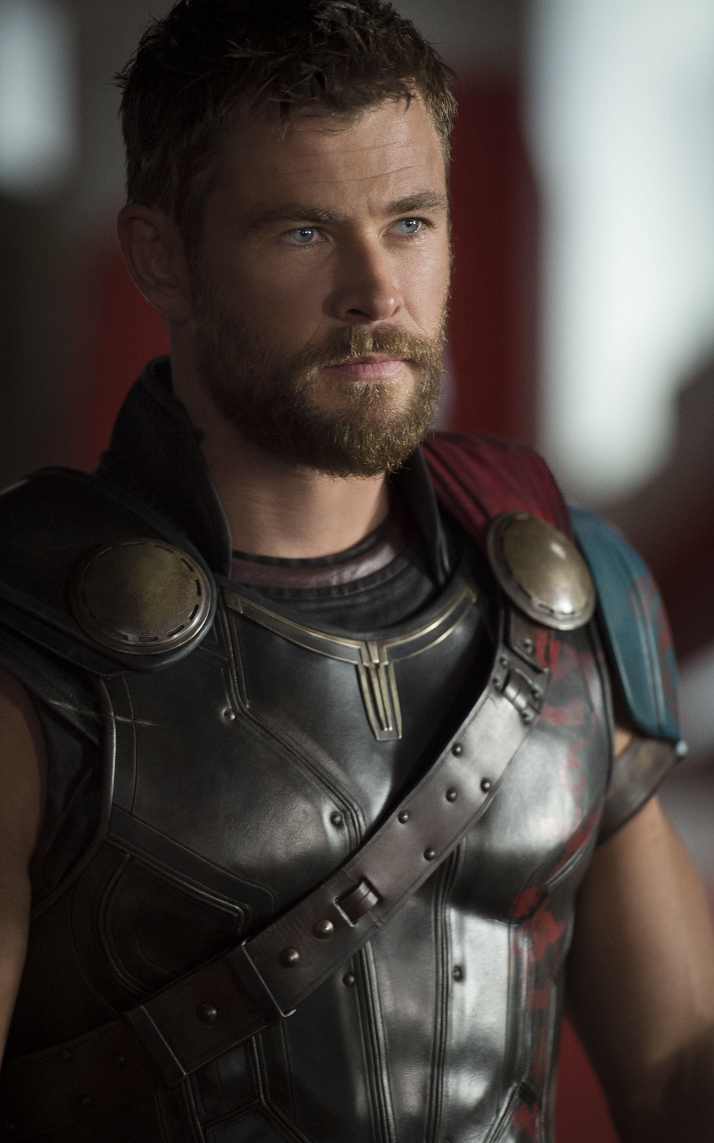 Movie of the Week, Thor: Ragnarok (Mobile Wallpaper 189)