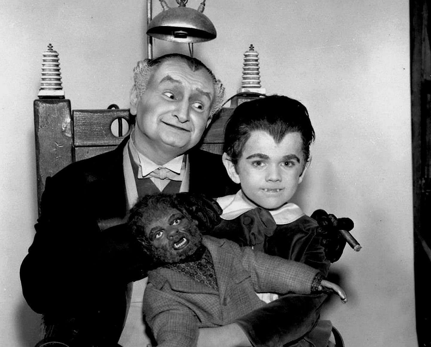 THE MUNSTERS Comedy Dark Frankenstein Munsters Halloween Television