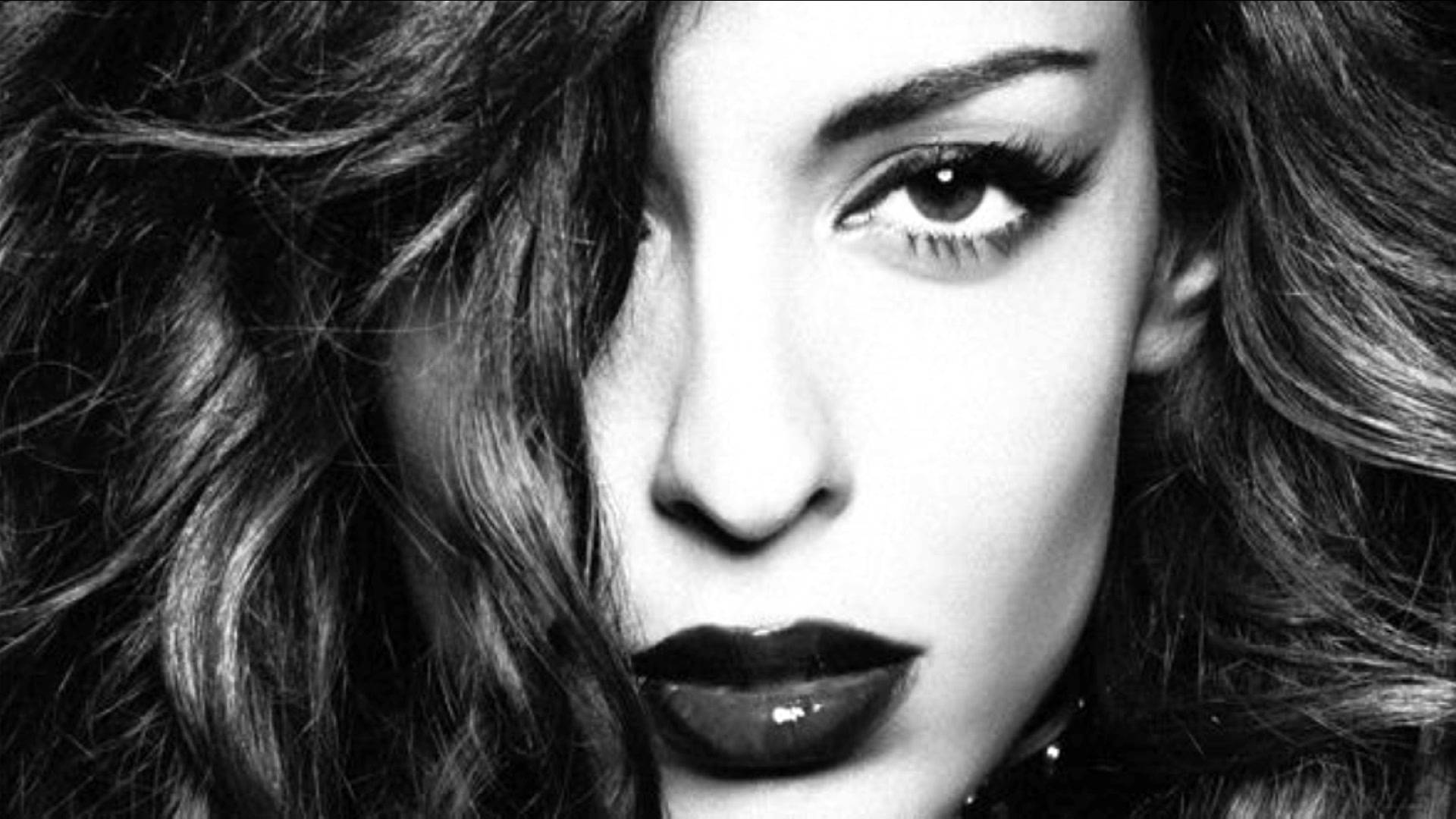 Eleni Foureira & Claydee This Party Started Madwalk