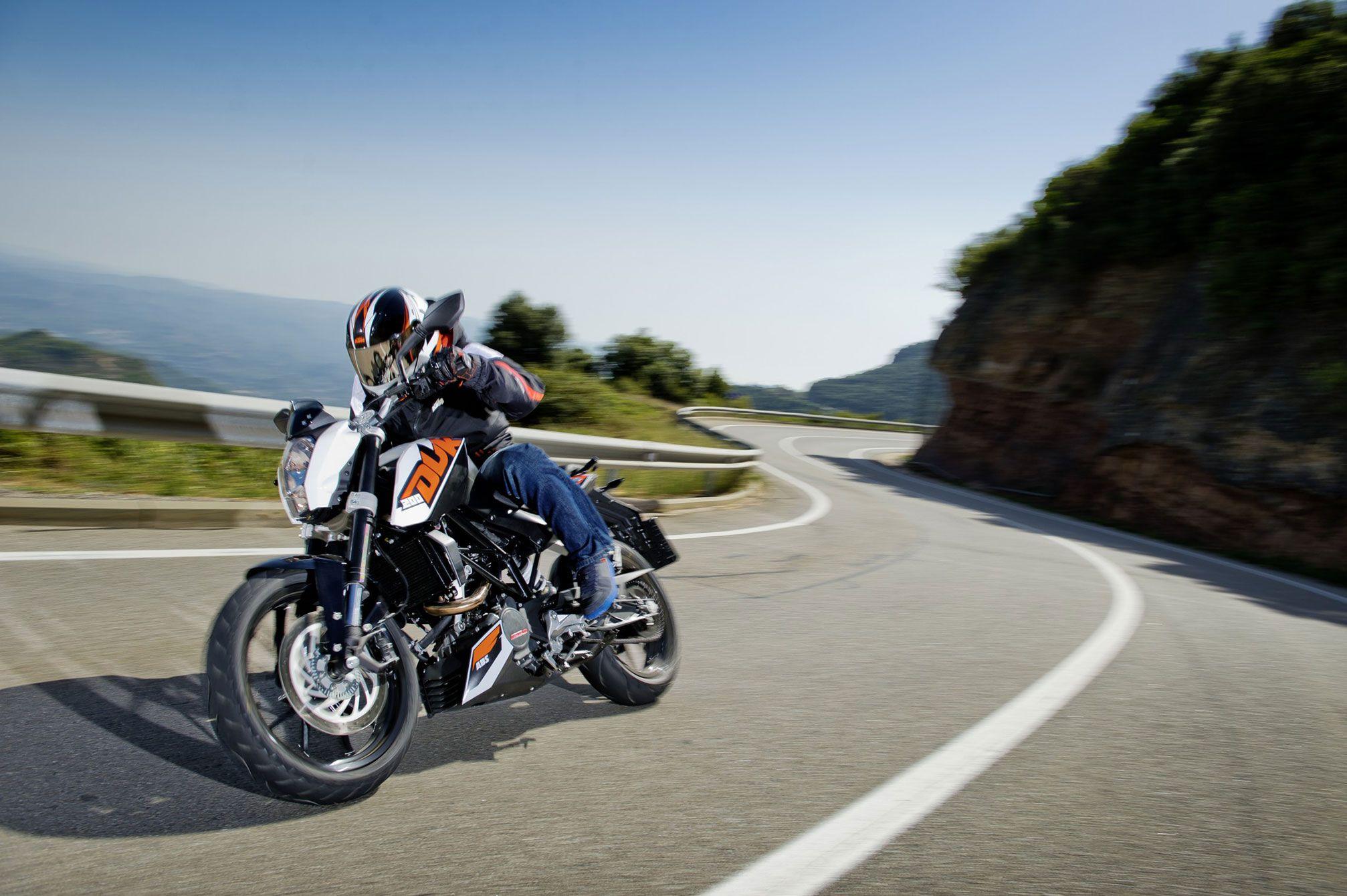 KTM 200 Duke Review