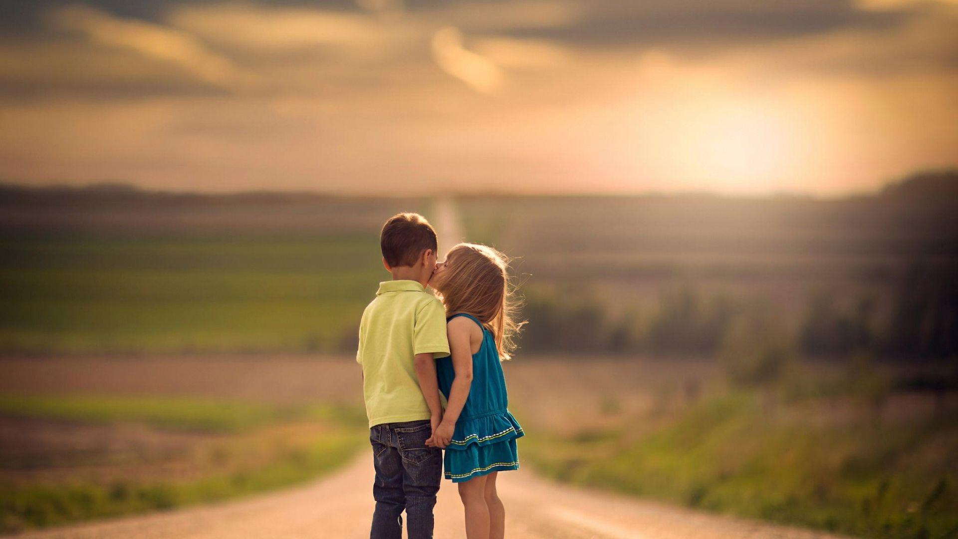 children kiss HD Wallpaper