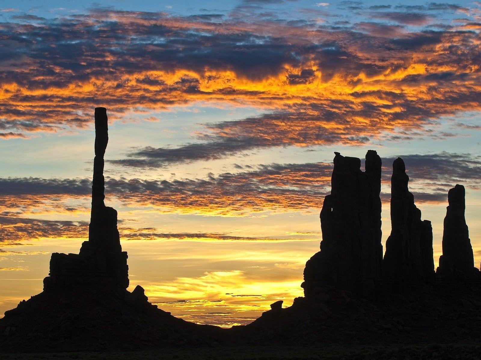 Sunrise Sunset: Silhouettes Valley Totem Sunrise Rock Pole Arizona