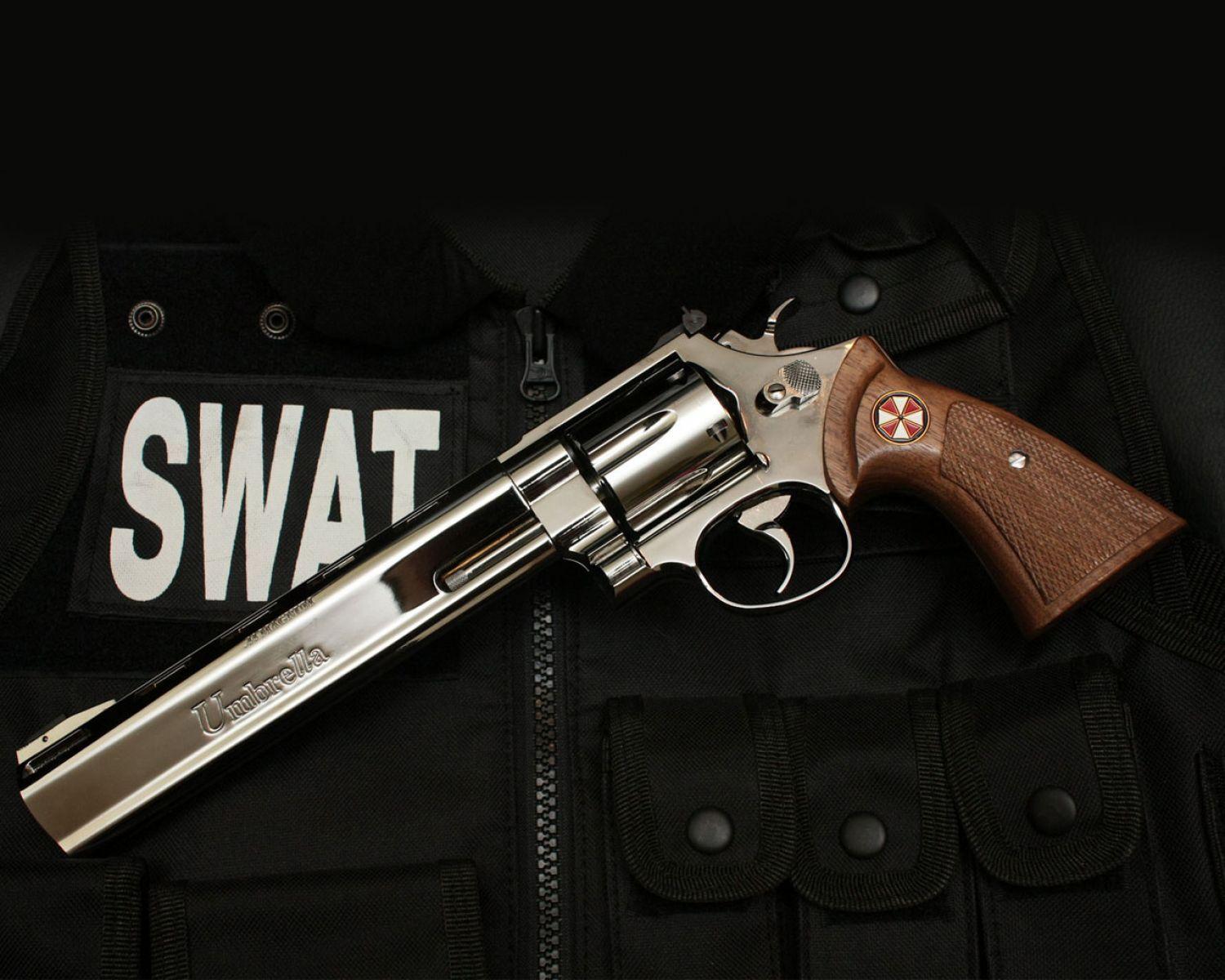 Gun With Bullet Proof Jacket. HD Guns Wallpaper for Mobile and Desktop