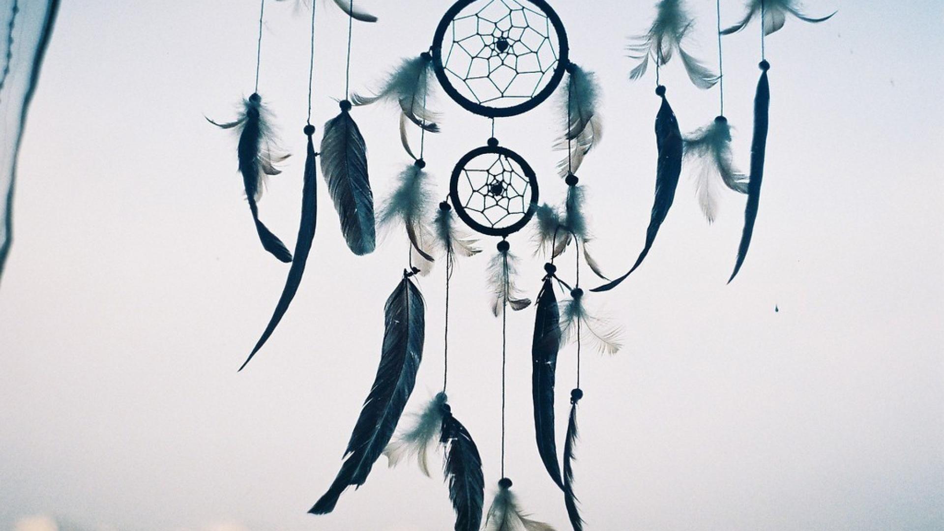 Dreamcatchers feathers wallpaper