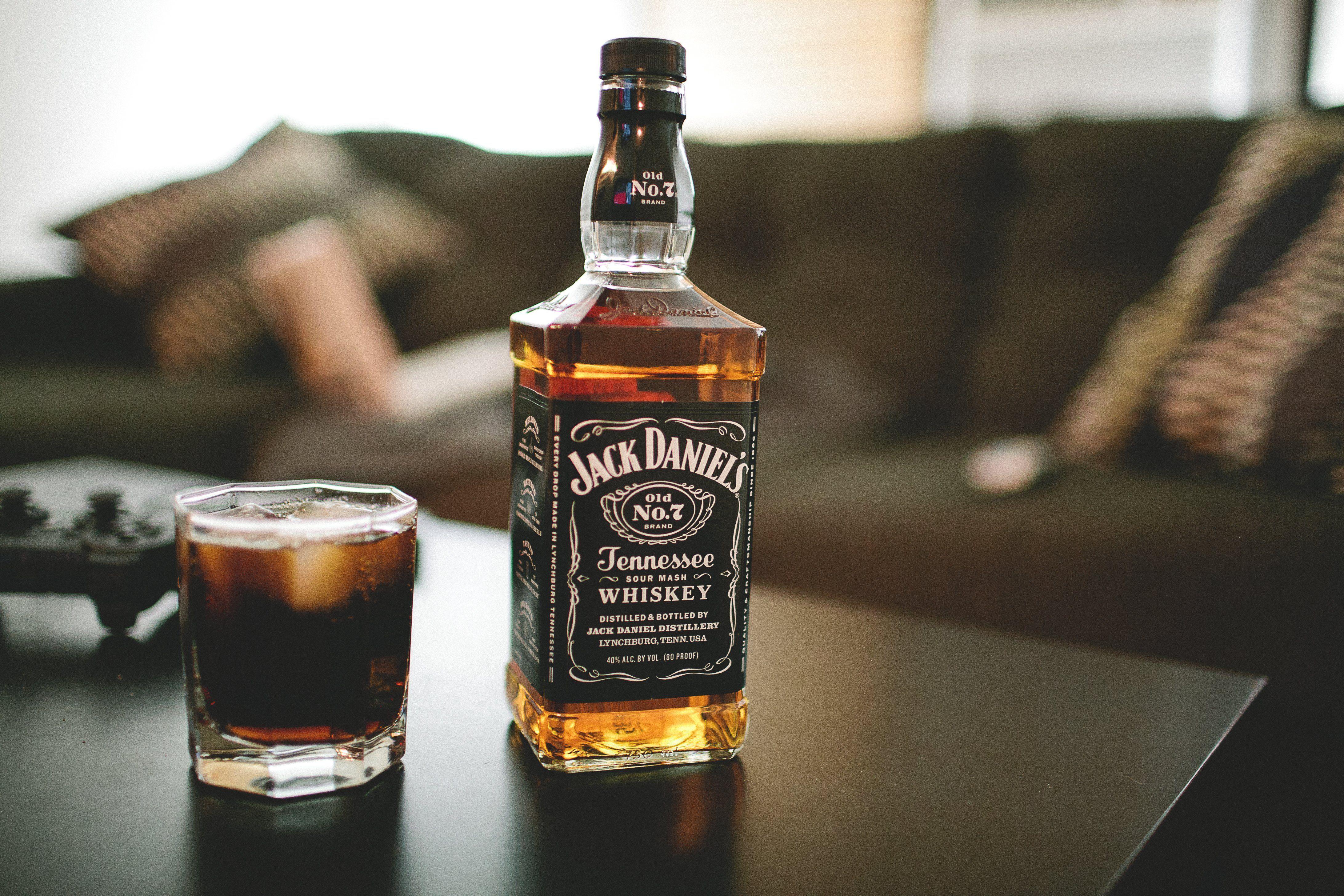 Jack daniels whiskey bottle glass alcohol wallpaperx2912