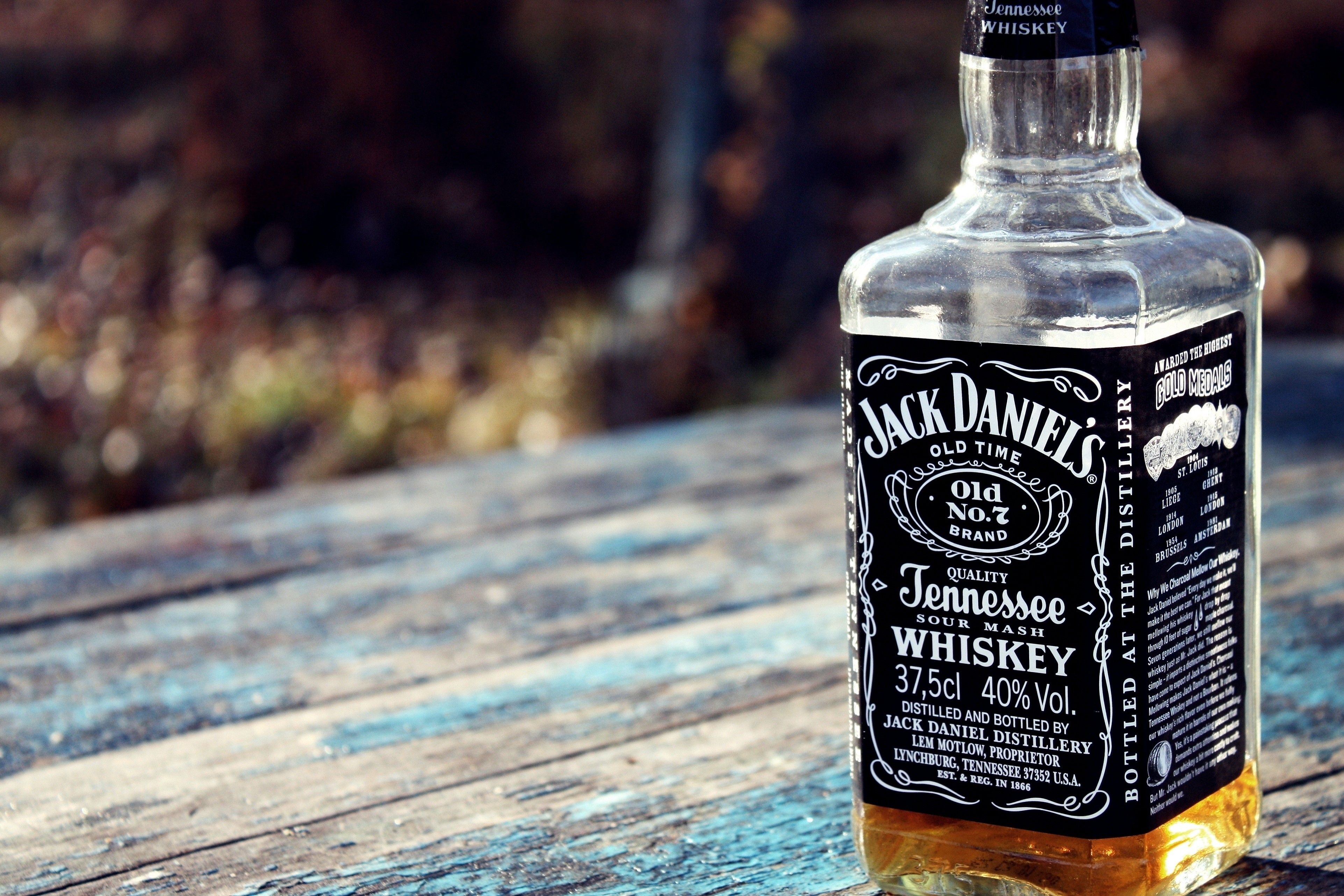 Jack Daniel&;s Whiskey Alcohol Bottle o wallpaperx2564