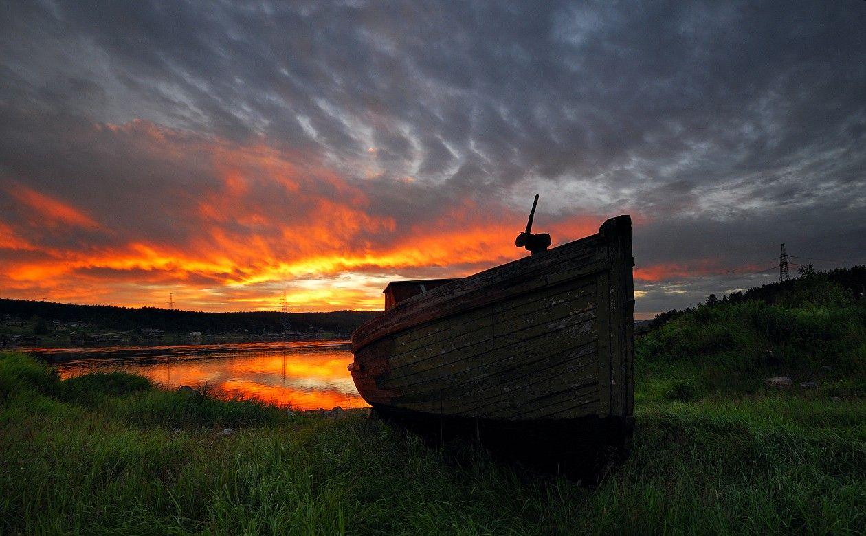 Sunset wallpaper: SOLITUDE Water Sunset Boat Stilness