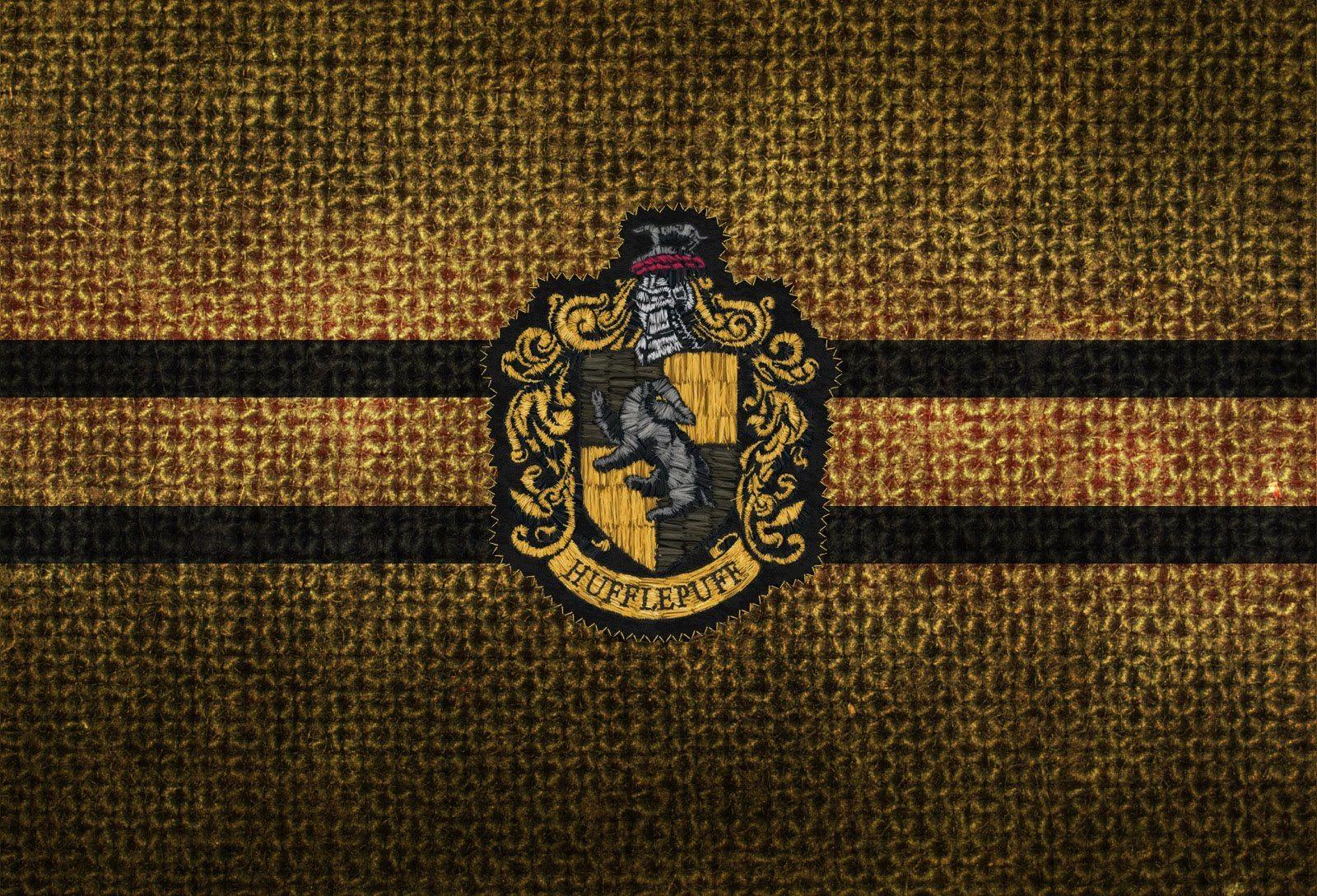 Group of Hogwarts Crest Desktop Wallpaper